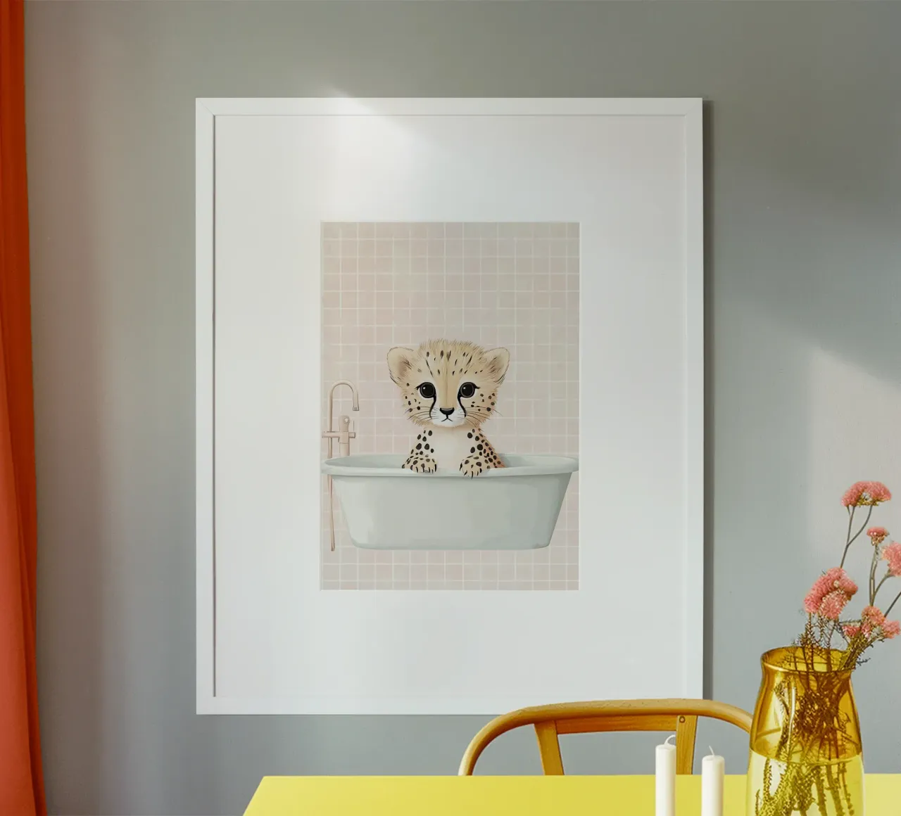 Simpatico ghepardo nella vasca da bagno, poster per il bagno, cameretta per bambini poster con telaio in plastica da Little Lola