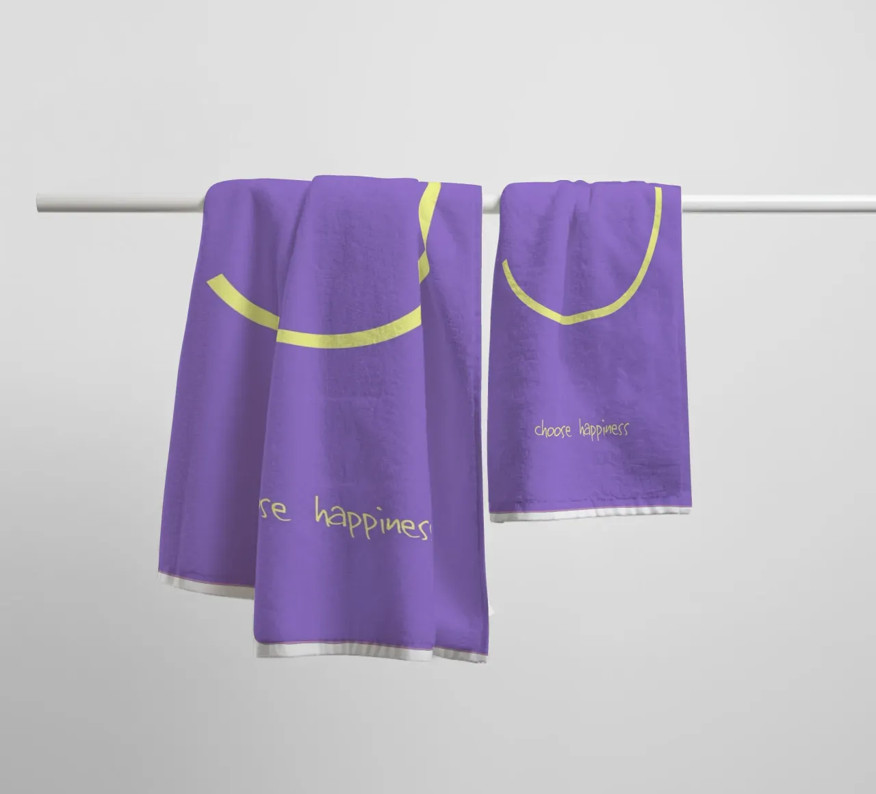 choose happiness. asciugamano da bagno da FRICKE DESIGN