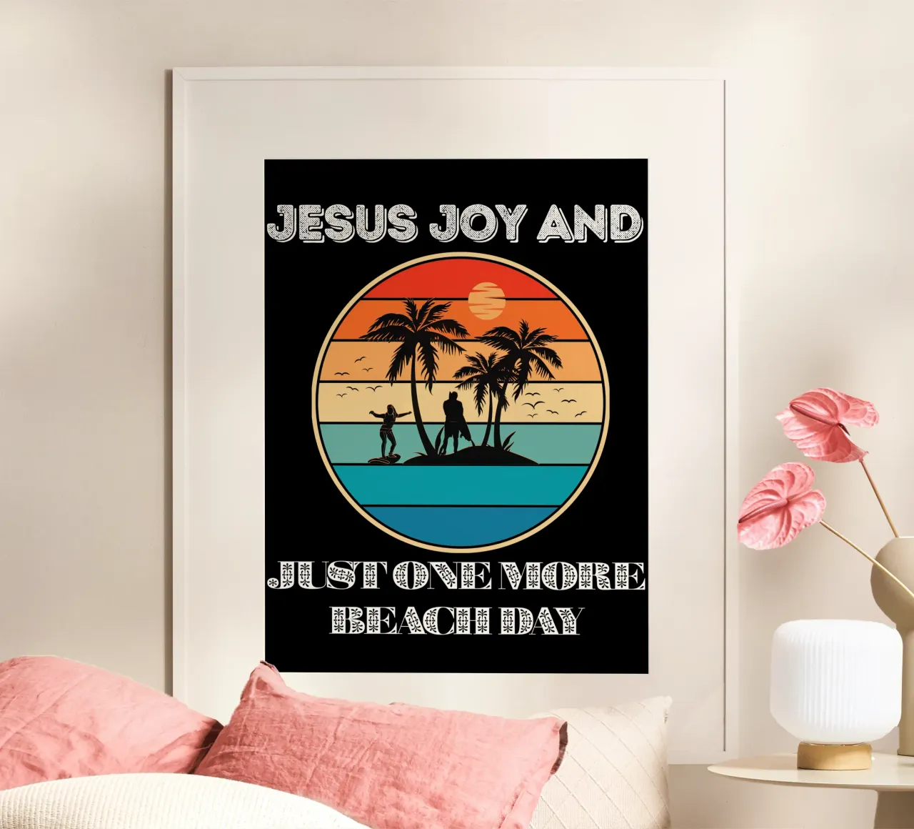Alimentato da Gesù, dalla gioia e dalle interminabili giornate in spiaggia Gesù, gioia, spiaggia poster con telaio in legno da Lionandlamb