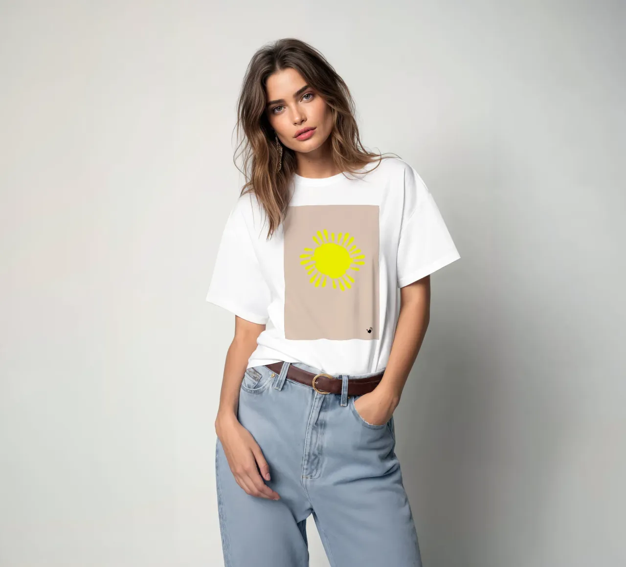 the sun. small hands. (mehrere Varianten verfügbar) t-shirt da FRICKE DESIGN