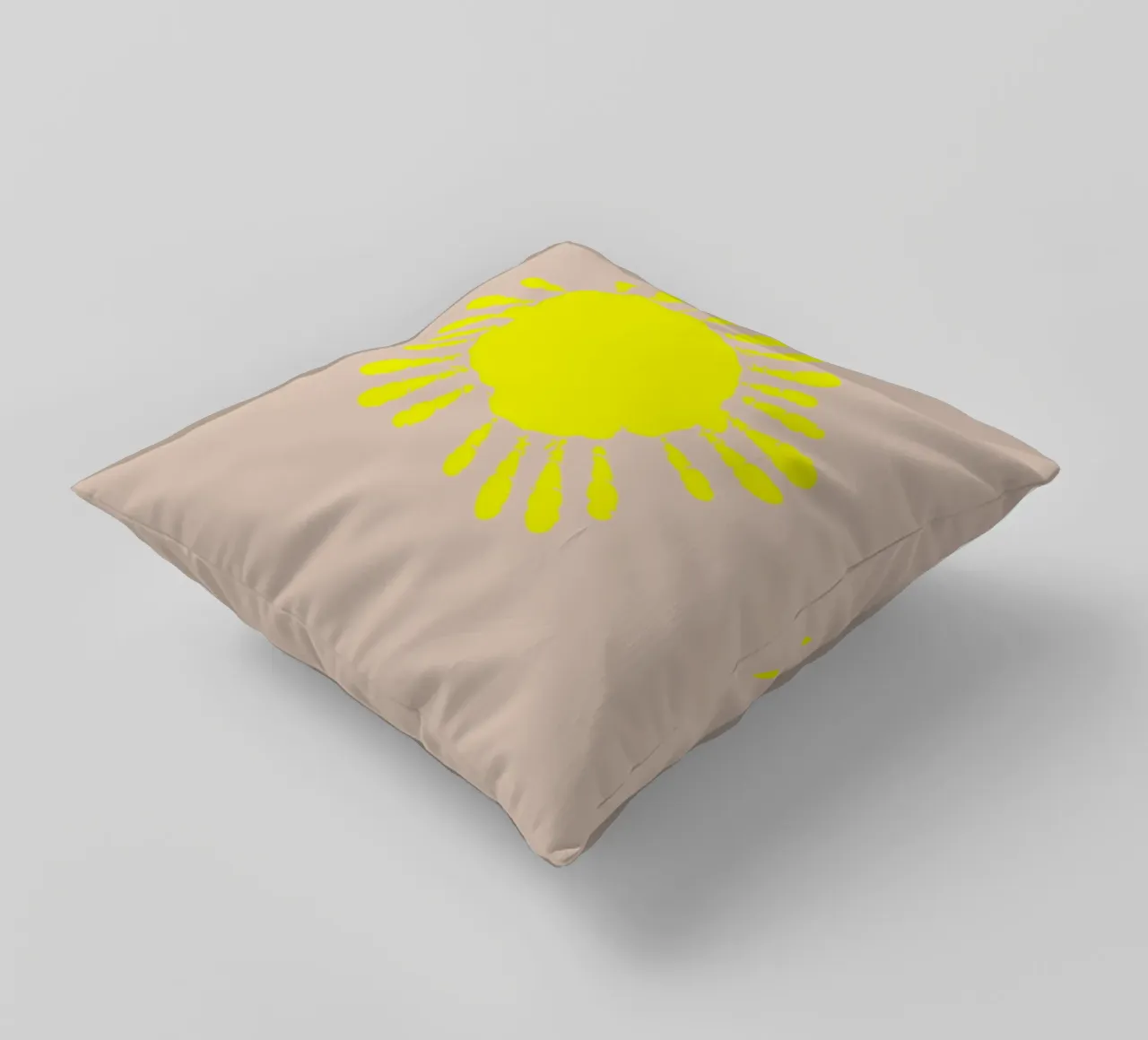 the sun. small hands. (mehrere Varianten verfügbar) cuscino da FRICKE DESIGN