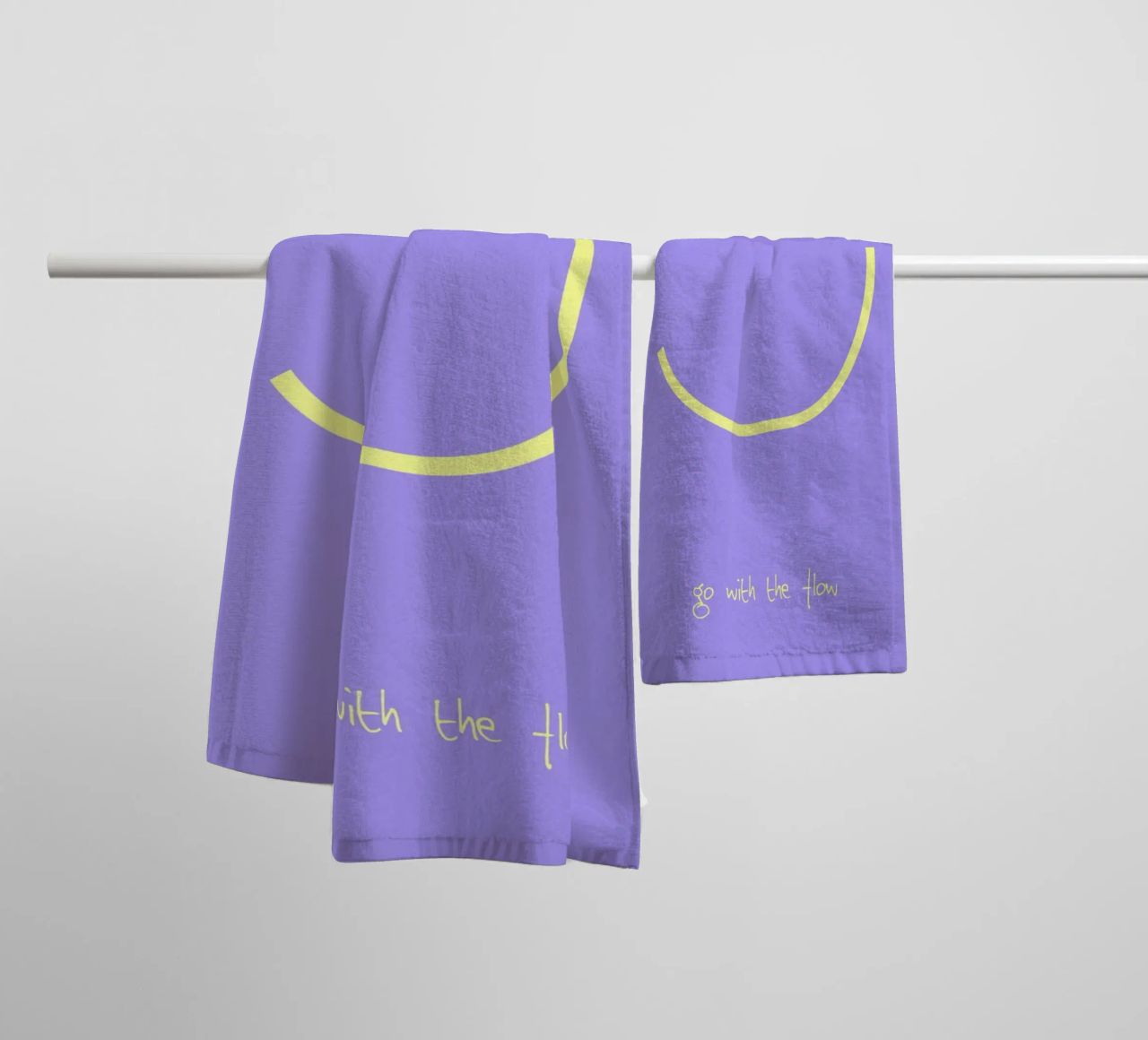 go with the flow. (mehrere Varianten verfügbar) asciugamano da bagno da FRICKE DESIGN