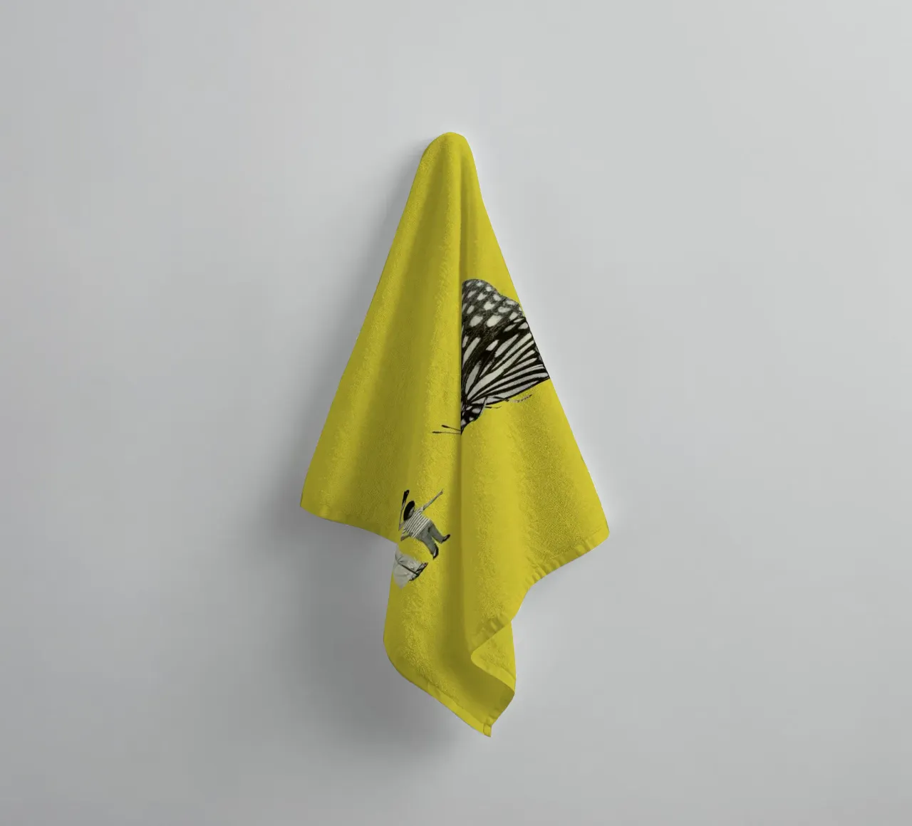 Tiny Animals towel by Maarten Léon