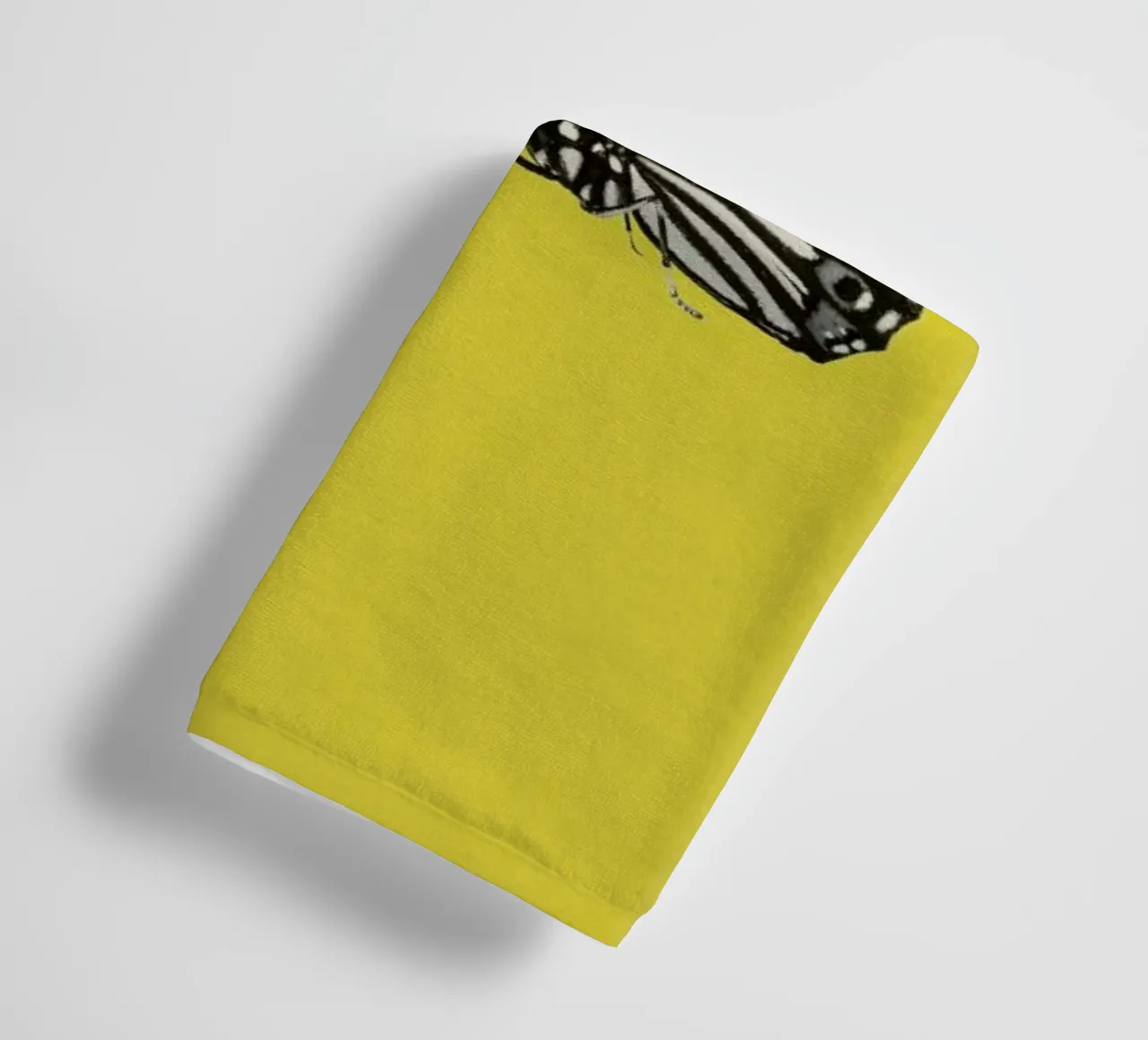 Tiny Animals towel by Maarten Léon