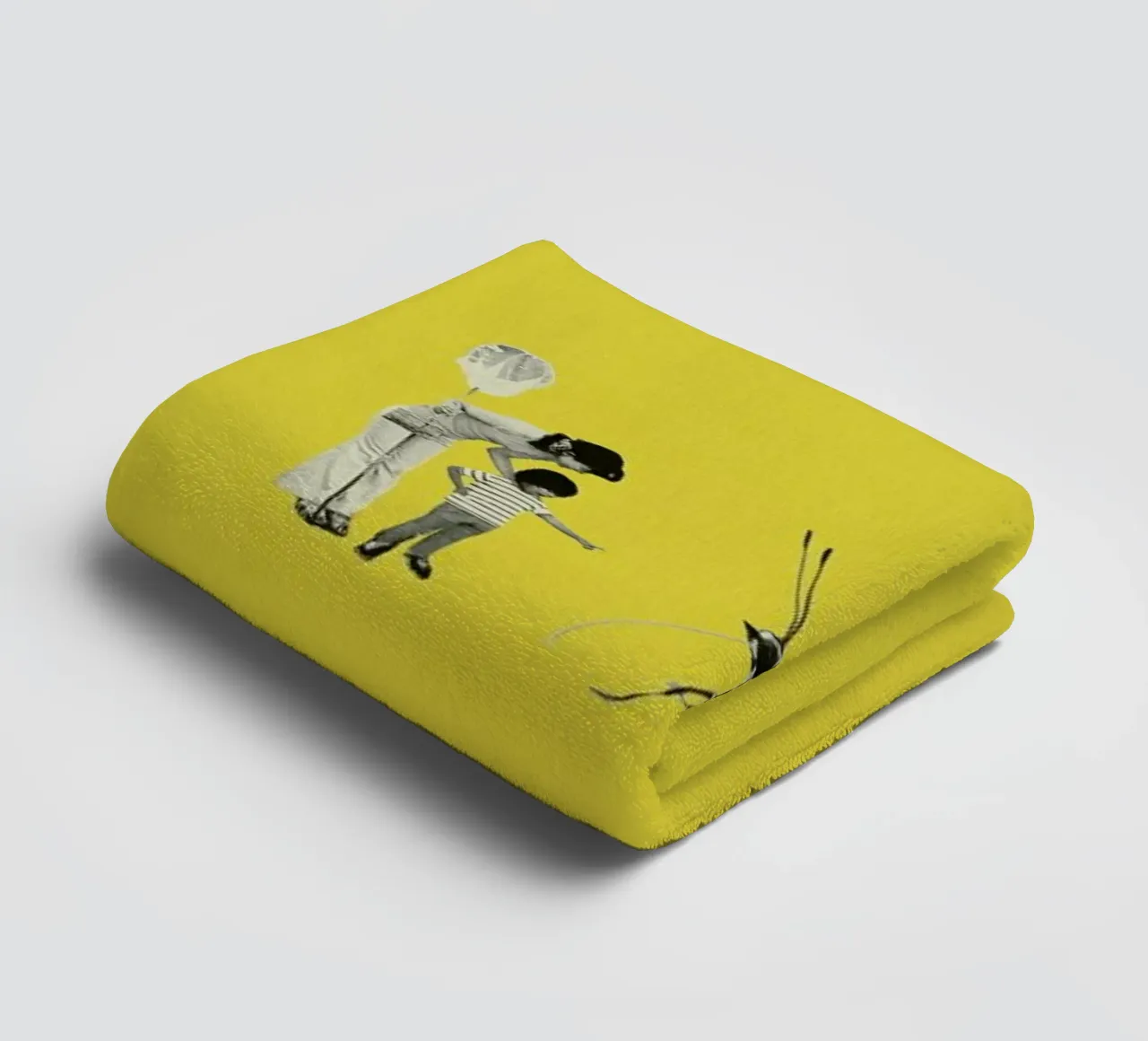 Tiny Animals towel by Maarten Léon