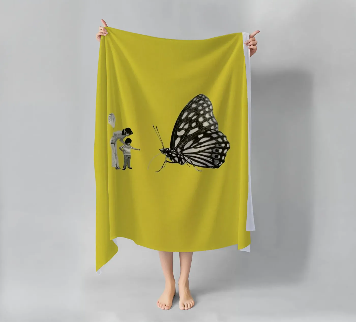 Tiny Animals beach towel by Maarten Léon