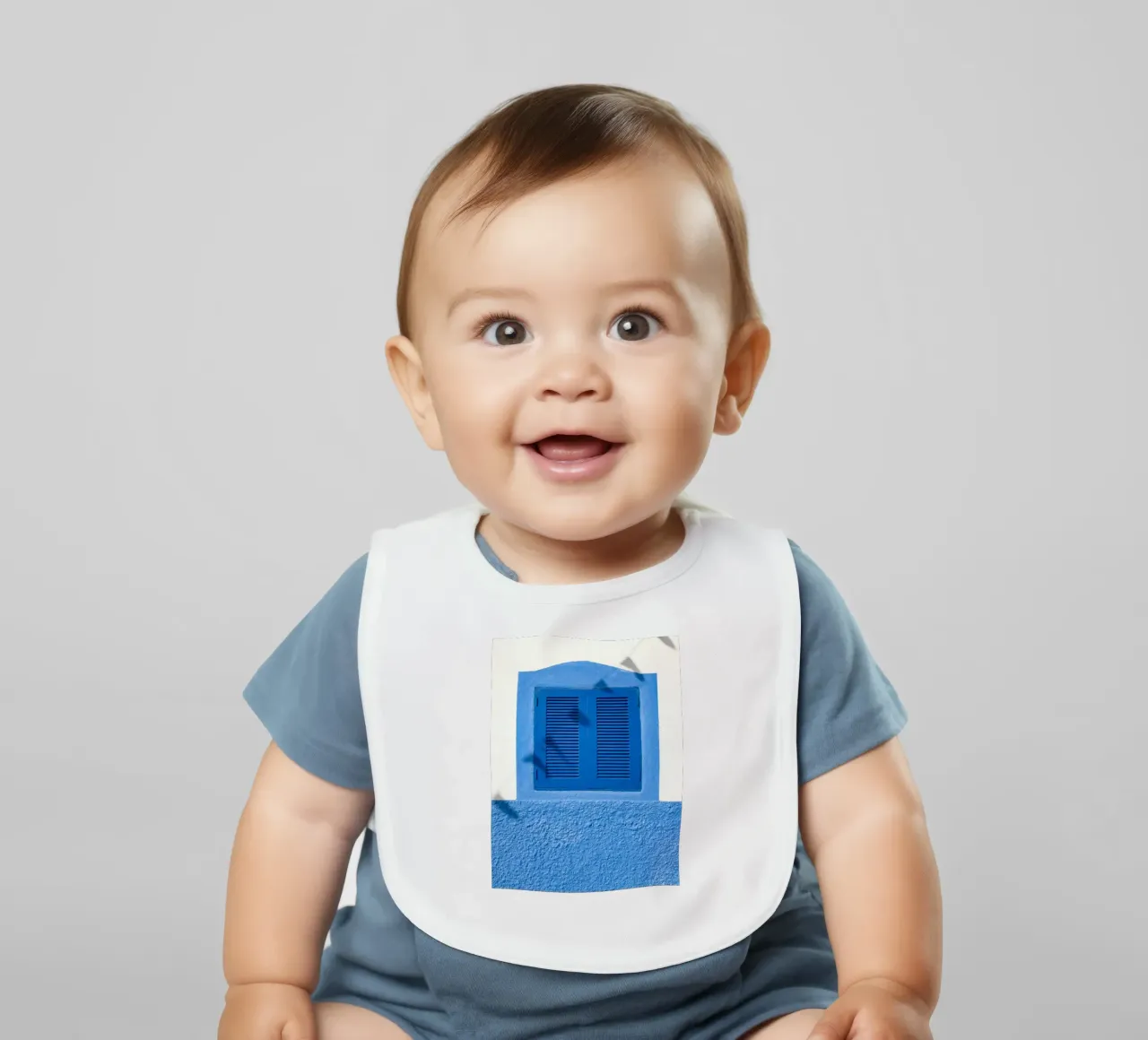 Fenster mit klaren Linien Babylätzchen von Bleu