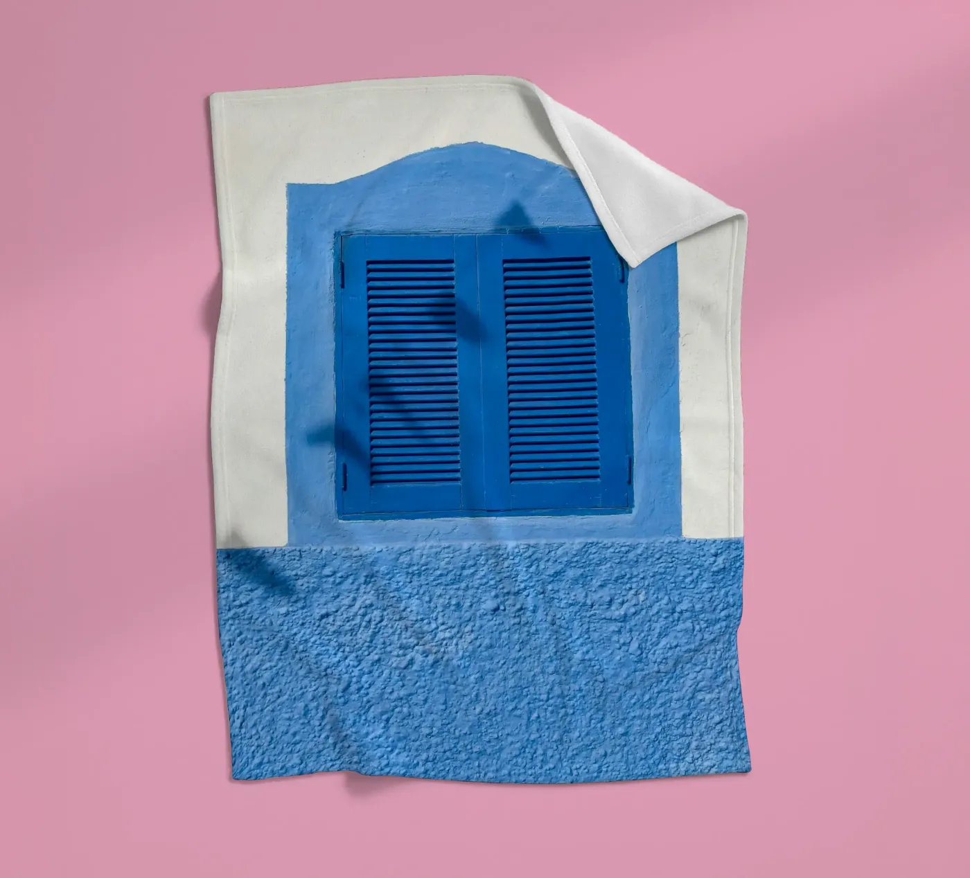 Fenster mit klaren Linien Fleecedecke von Bleu