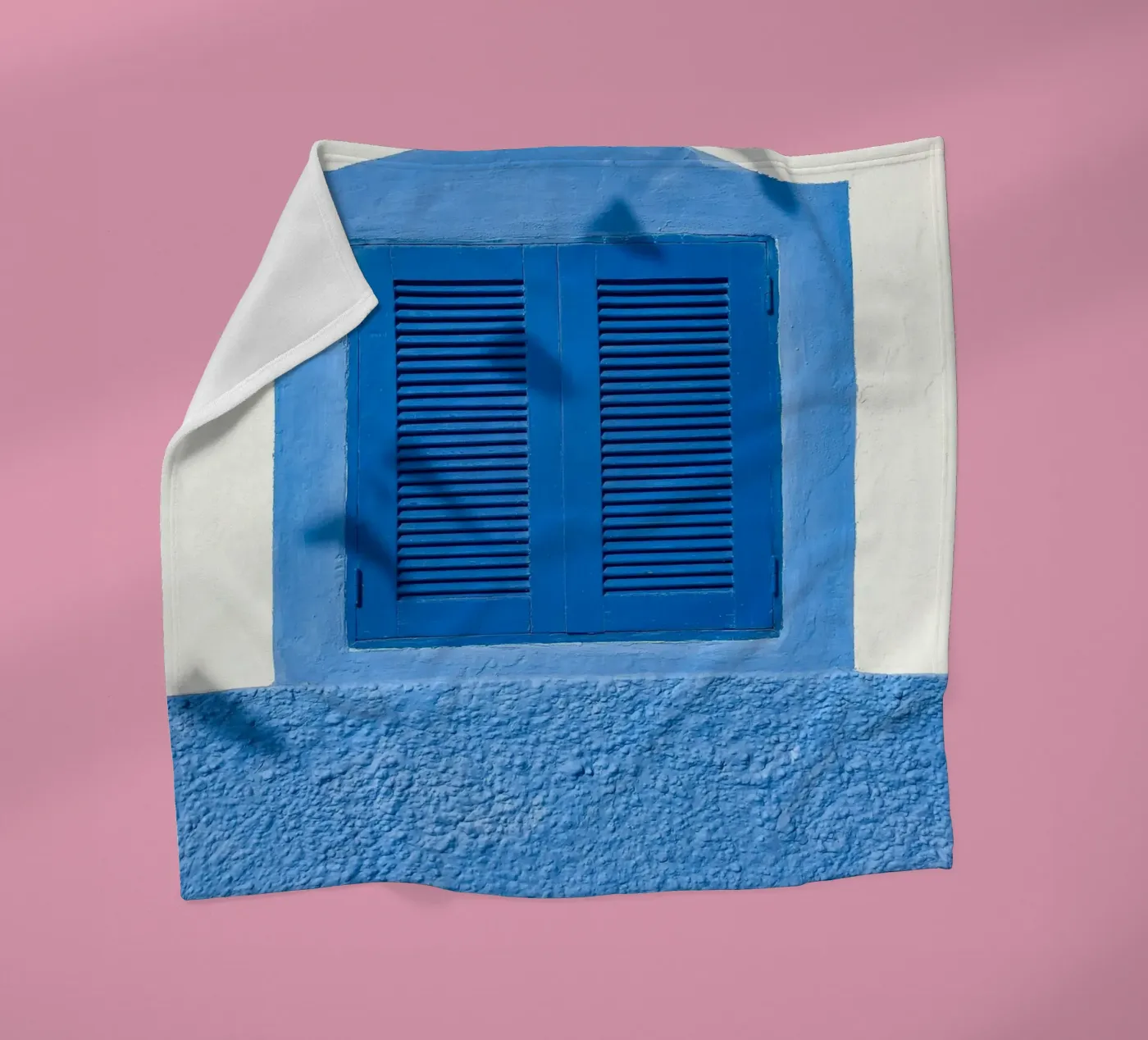 Fenster mit klaren Linien Fleecedecke von Bleu