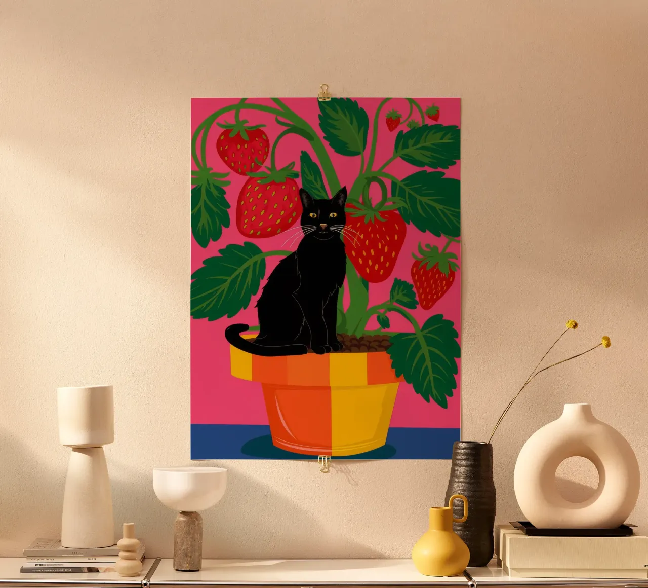 Amico felino alla fragola poster con telaio in legno da Pake Nebula