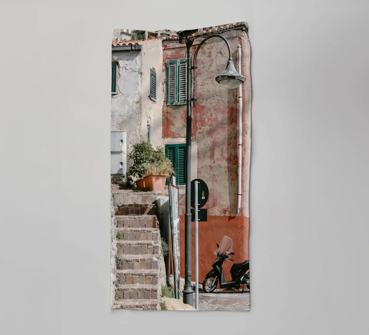 Red building in Calabria asciugamano da bagno da photolovers