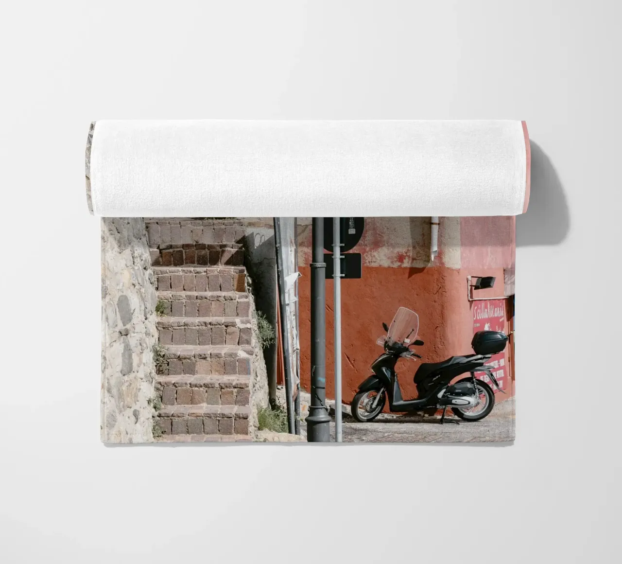 Red building in Calabria telo mare da photolovers