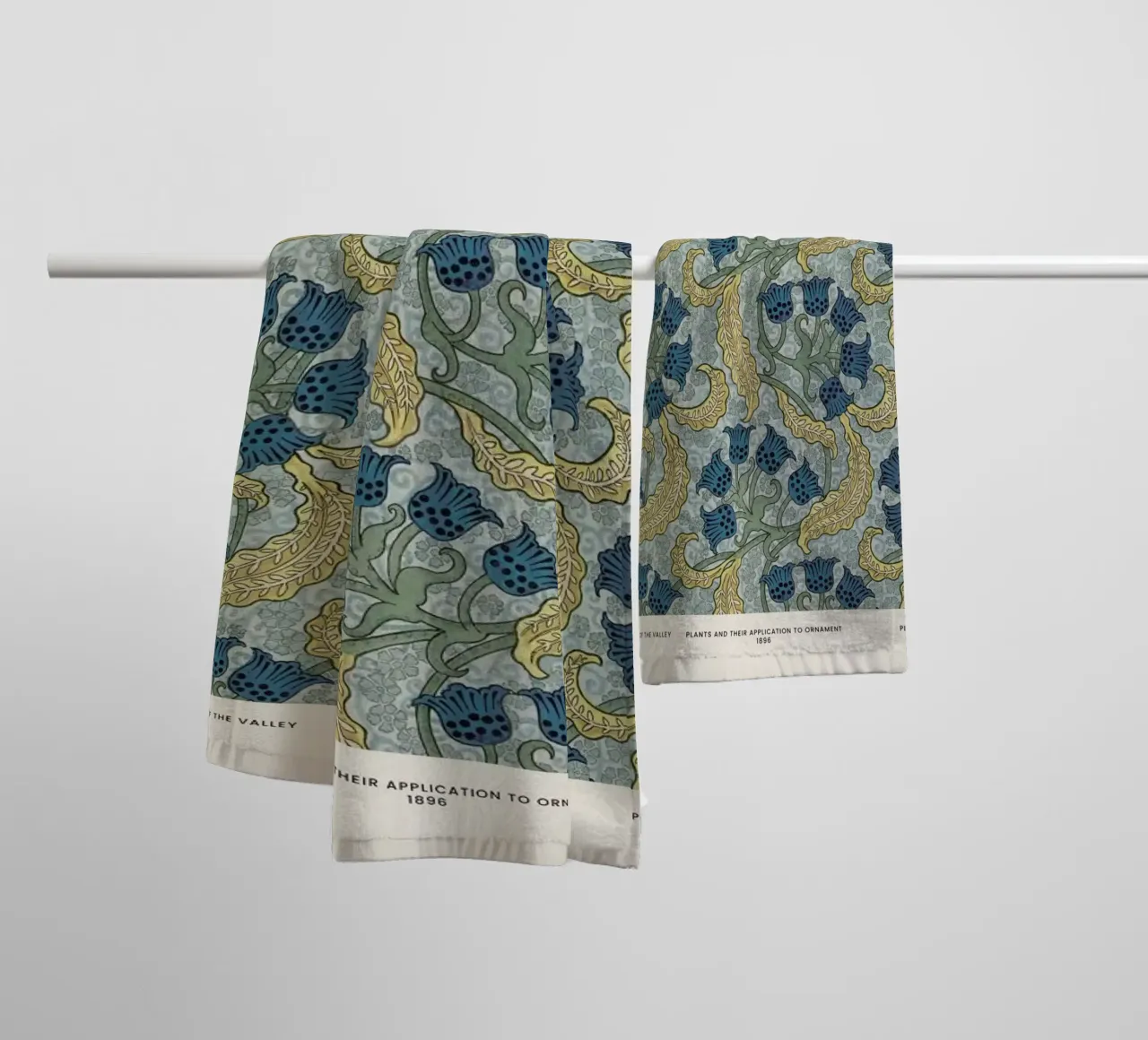Grasset - Lily of the Valley asciugamano da bagno da Vintage by JUNIQE