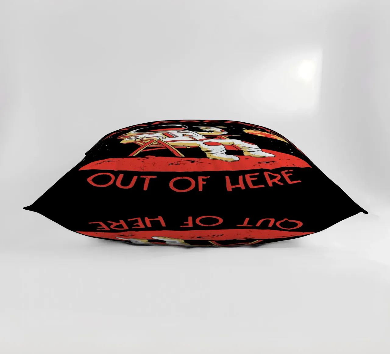Armageddon Out Of Here cuscino da DinoMike