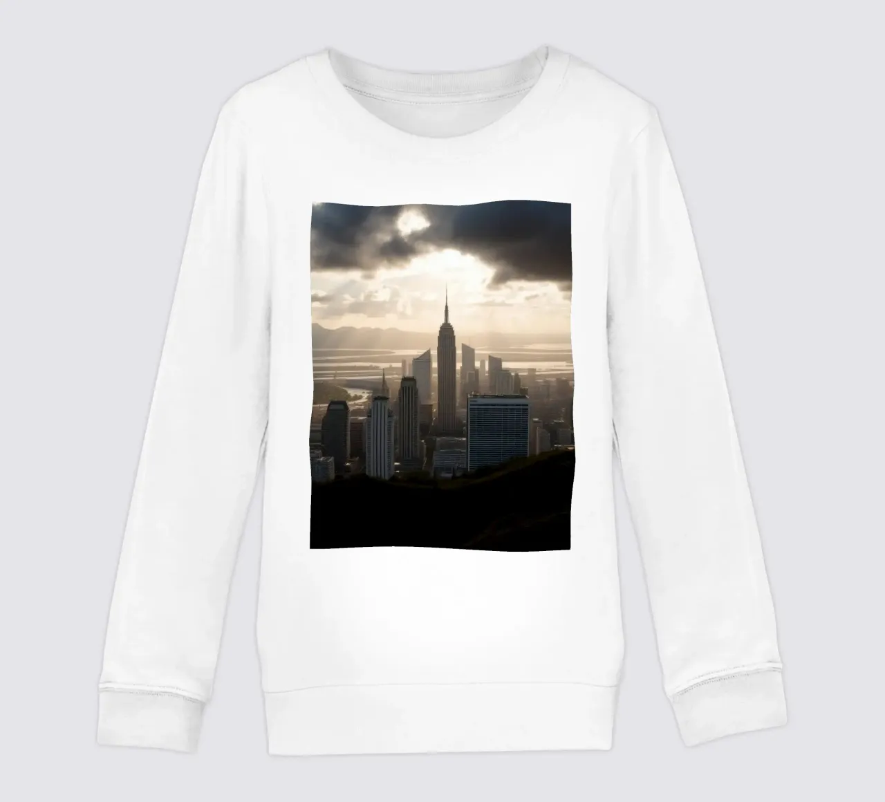 Il vibrante tramonto illumina lo skyline di una città con un'atmosfera drammatica. felpa bambino da DesignDoodle