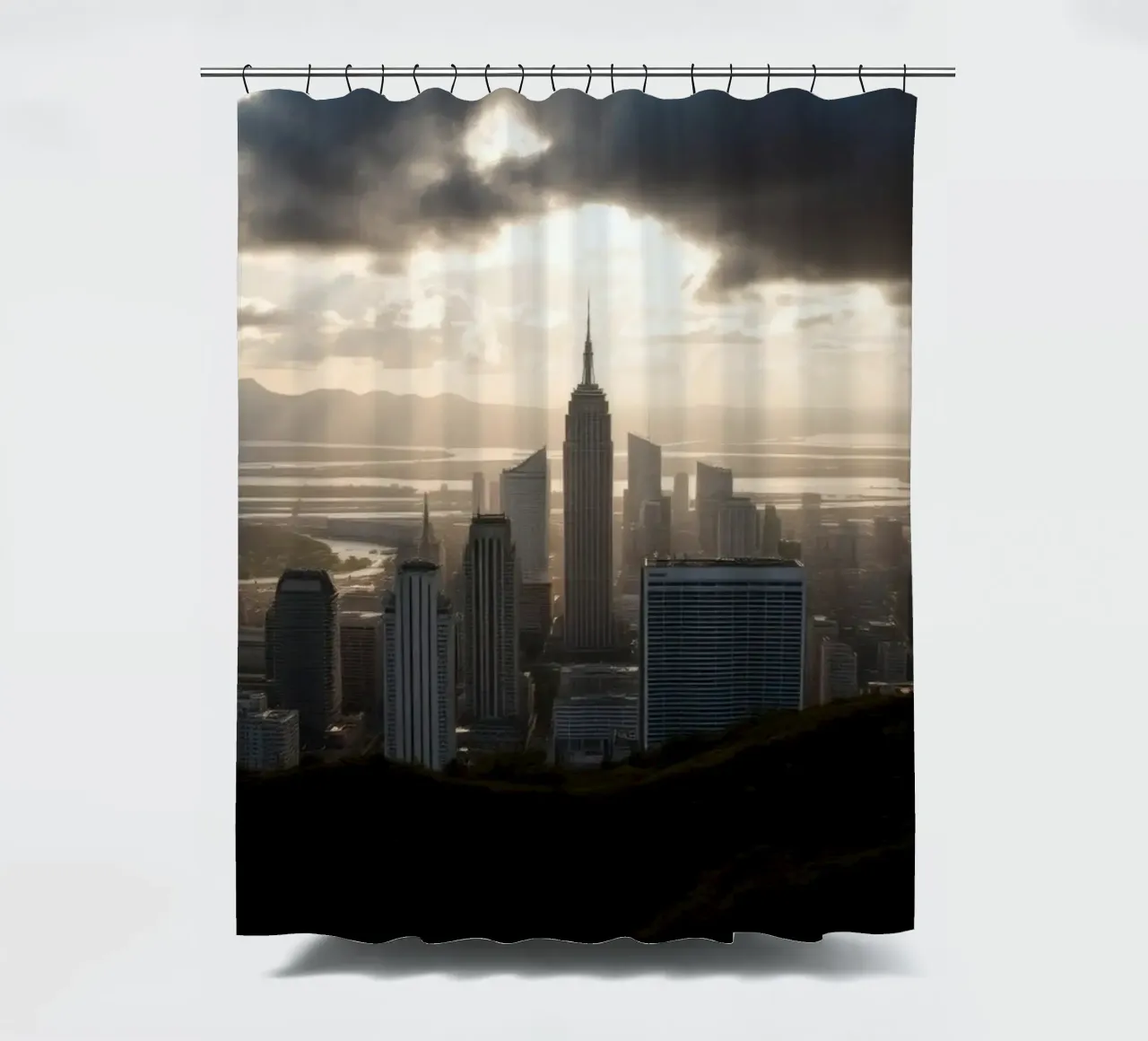 Lebendiger Sonnenuntergang beleuchtet die Skyline einer Stadt mit dramatischen Duschvorhang von DesignDoodle