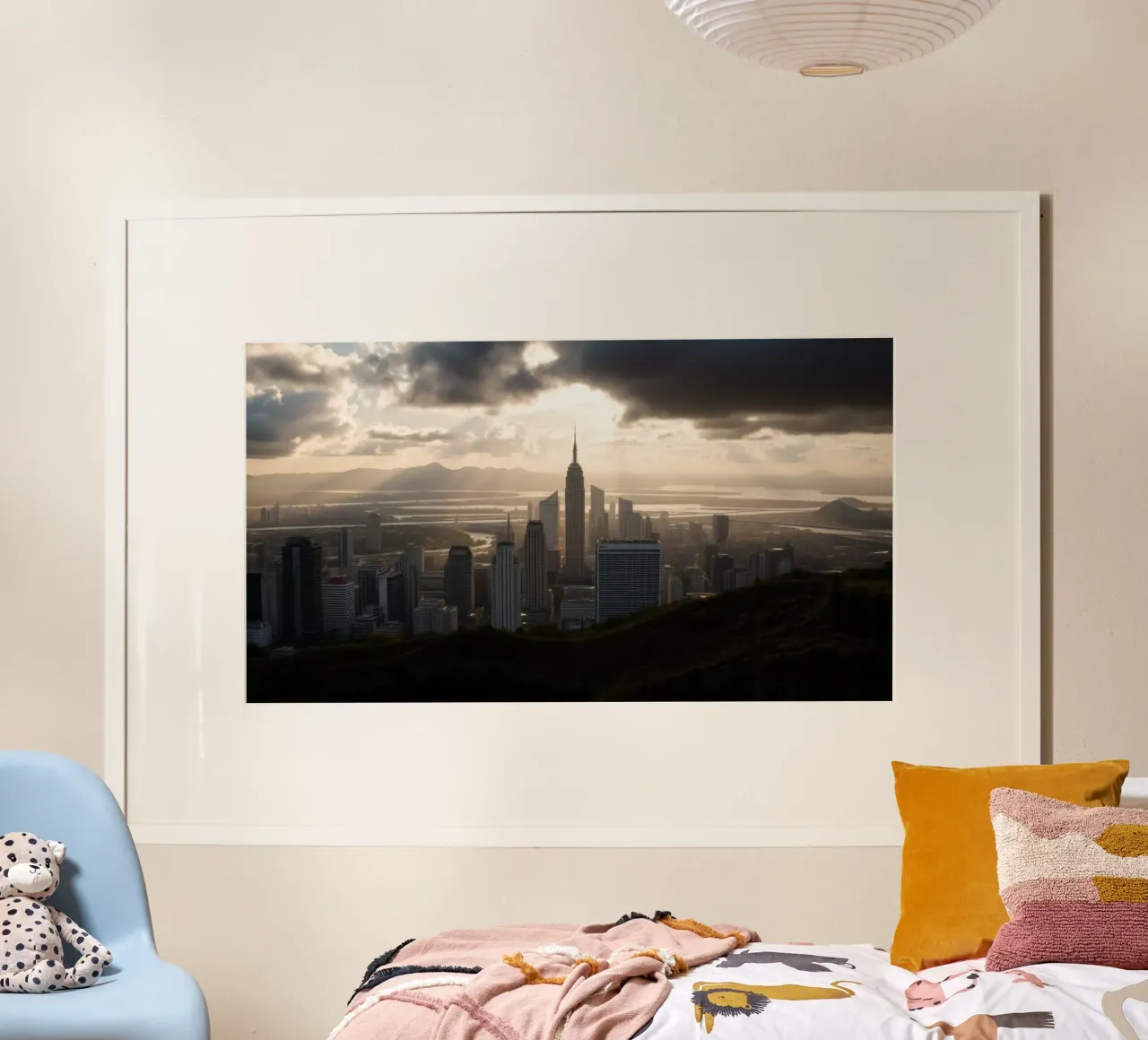 Il vibrante tramonto illumina lo skyline di una città con un'atmosfera drammatica. carta hahnemühle da DesignDoodle