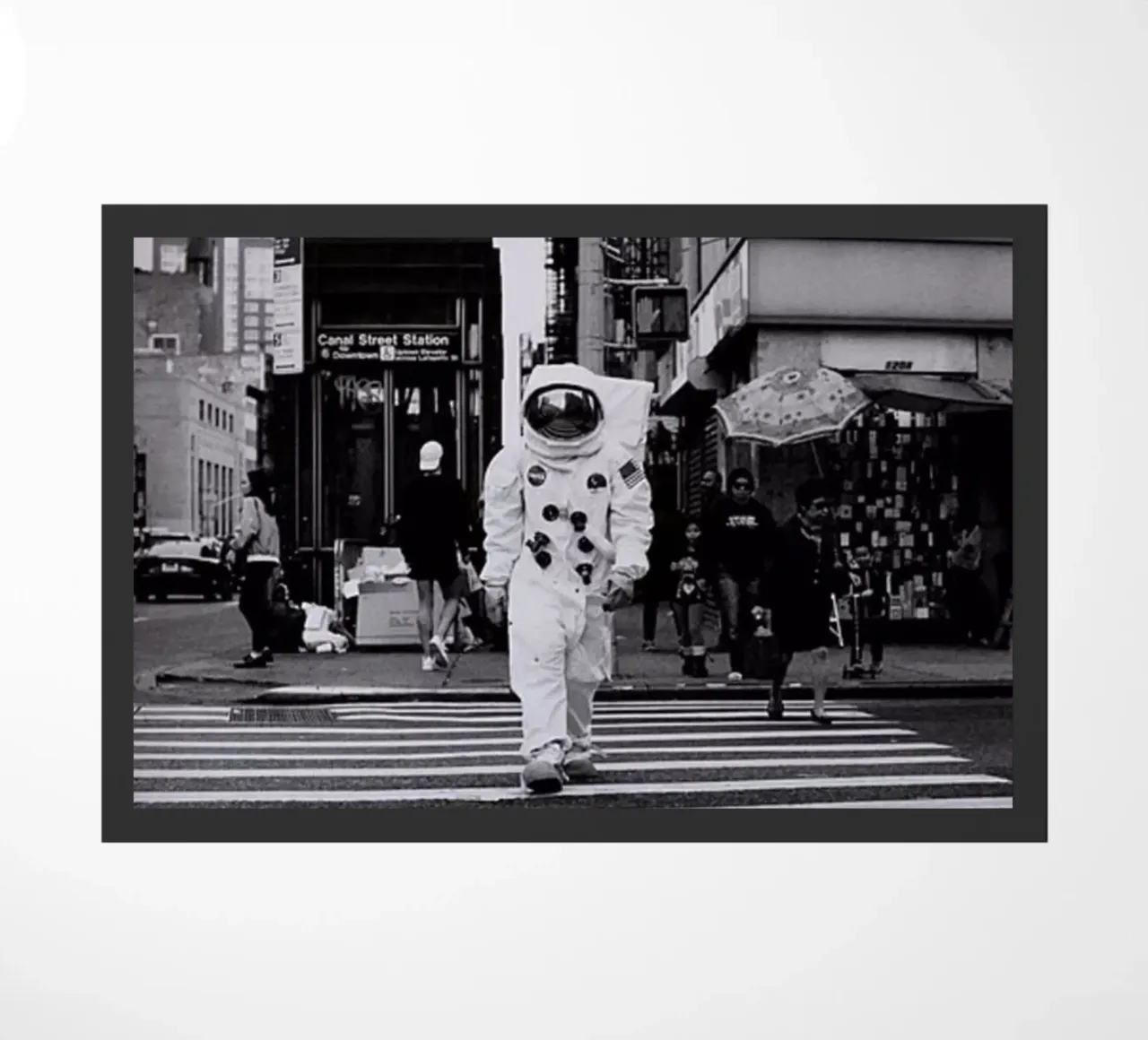 Astronauta in strada zerbino da christal shop