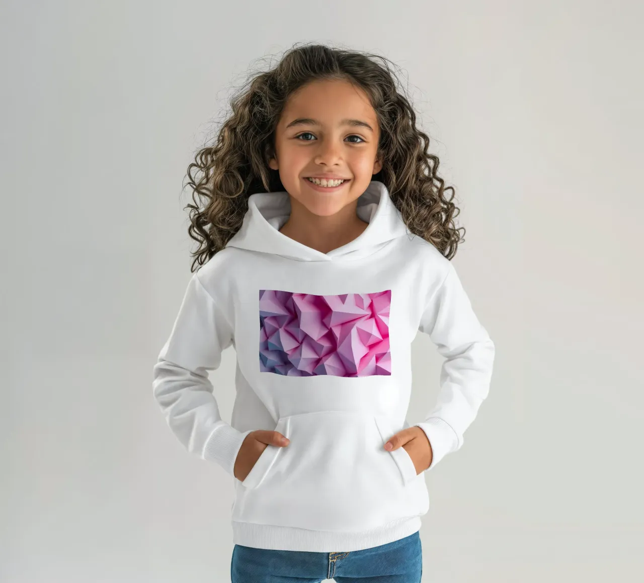 Le colorate forme geometriche 3D creano un intrigante astratto. felpa bambino con cappuccio da DesignDoodle