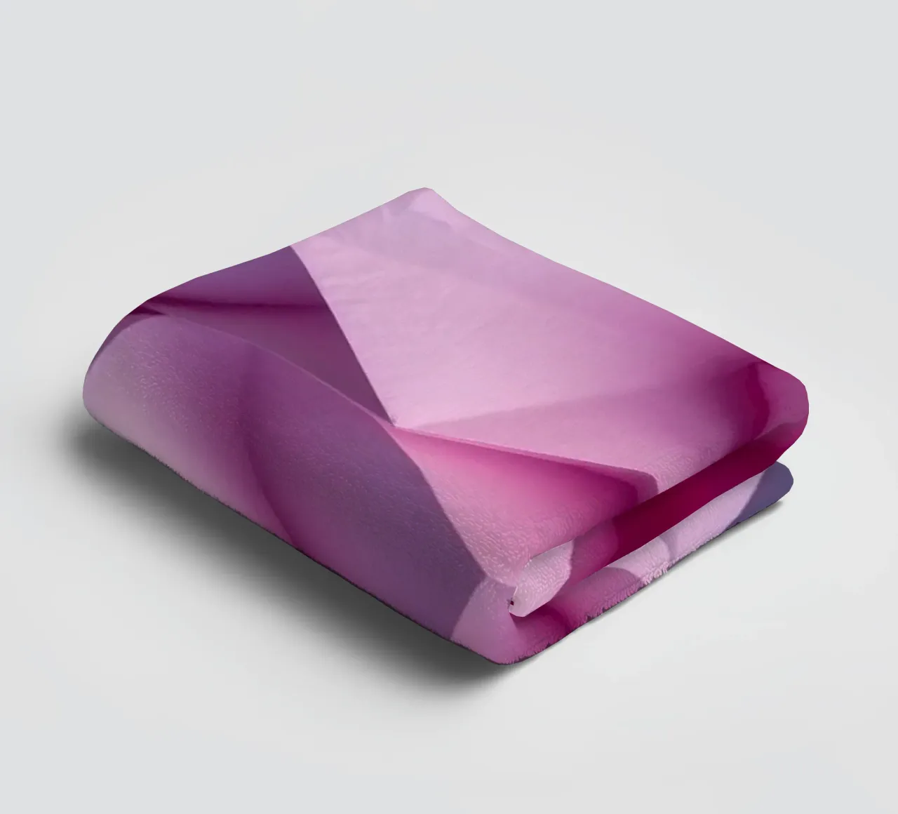 Le colorate forme geometriche 3D creano un intrigante astratto. asciugamano da bagno da DesignDoodle