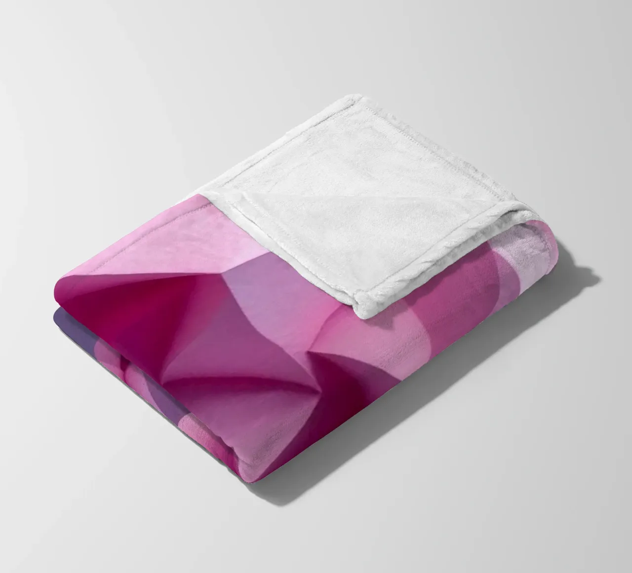 Le colorate forme geometriche 3D creano un intrigante astratto. coperta in pile da DesignDoodle