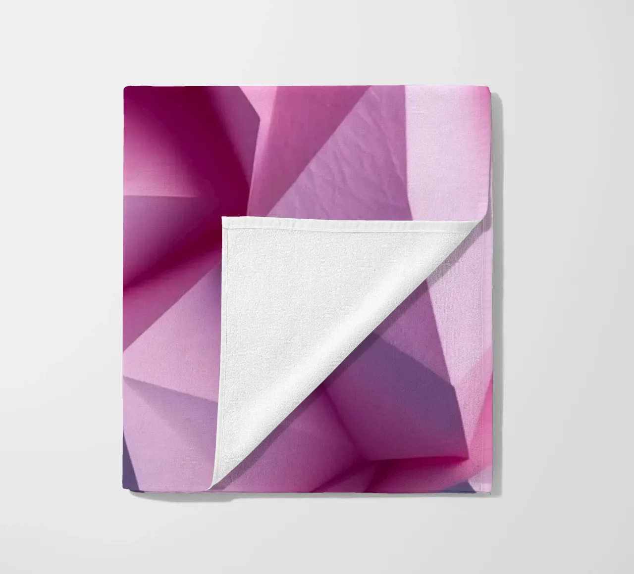 Le colorate forme geometriche 3D creano un intrigante astratto. telo mare da DesignDoodle