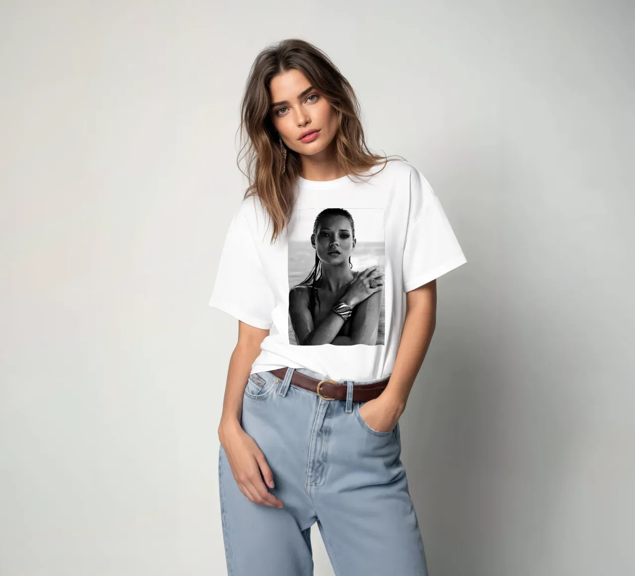 kate in spiaggia t-shirt da Alex happy shop