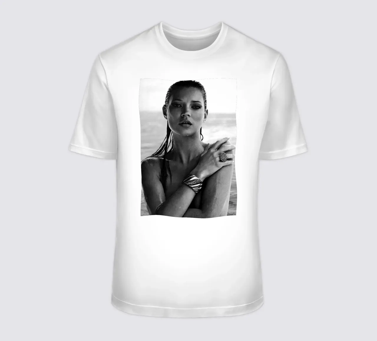 kate in spiaggia t-shirt da Alex happy shop