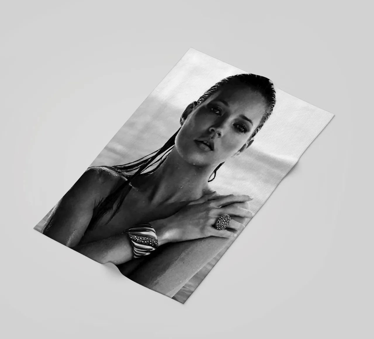 kate in spiaggia telo mare da Alex happy shop