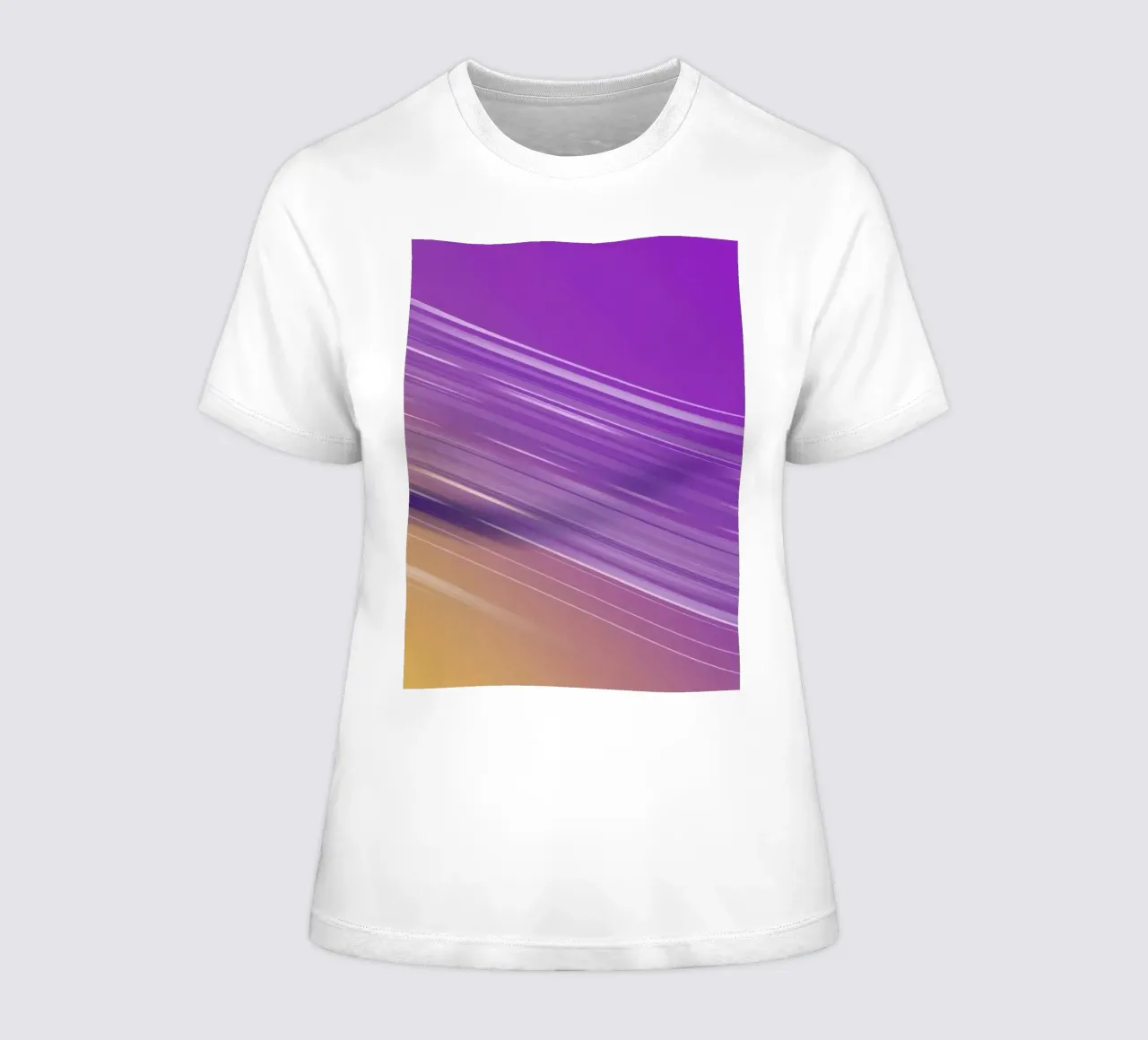 composizione di linee morbide e fluide in viola e giallo t-shirt da donna da DesignDoodle