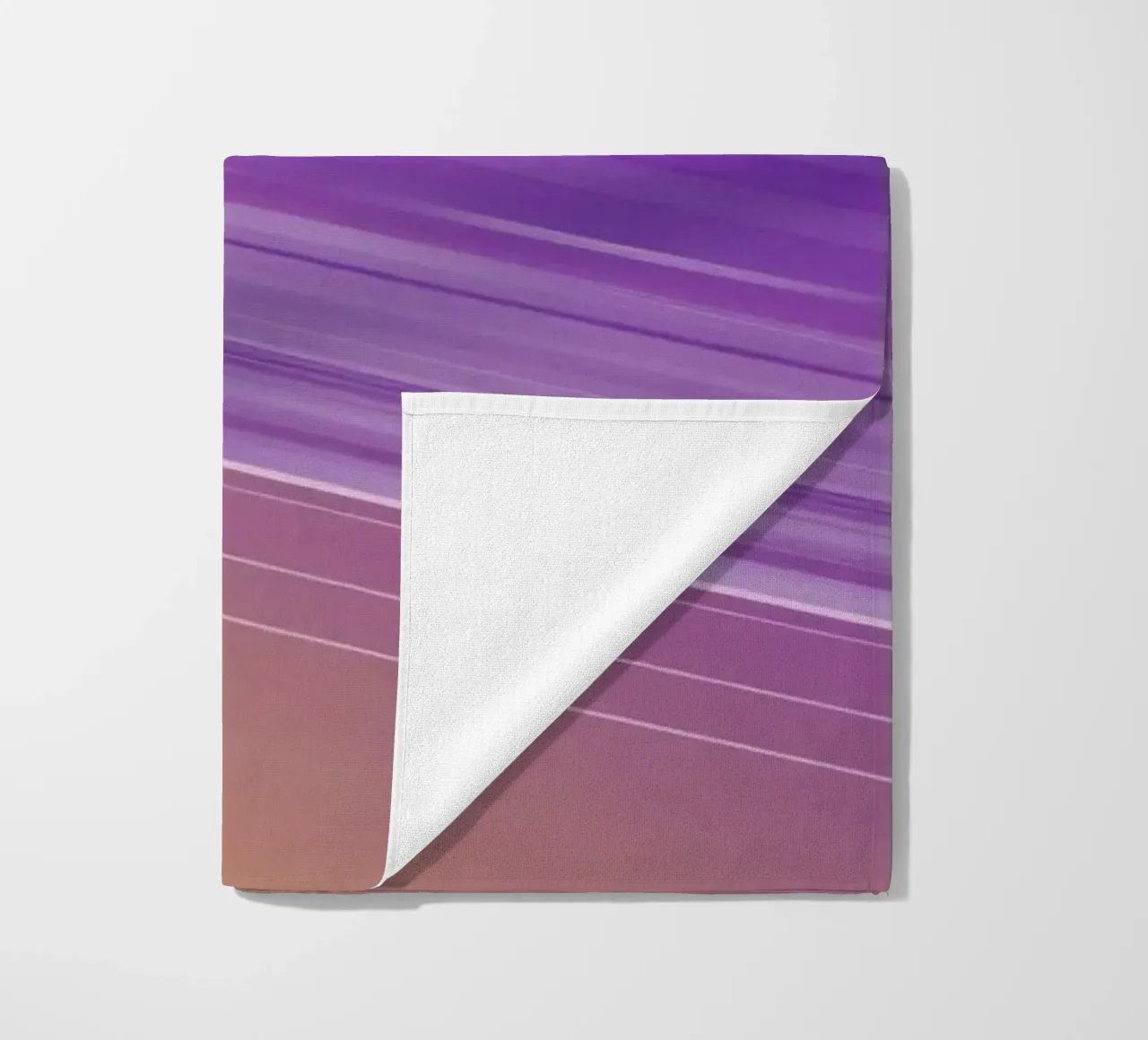 composizione di linee morbide e fluide in viola e giallo telo mare da DesignDoodle