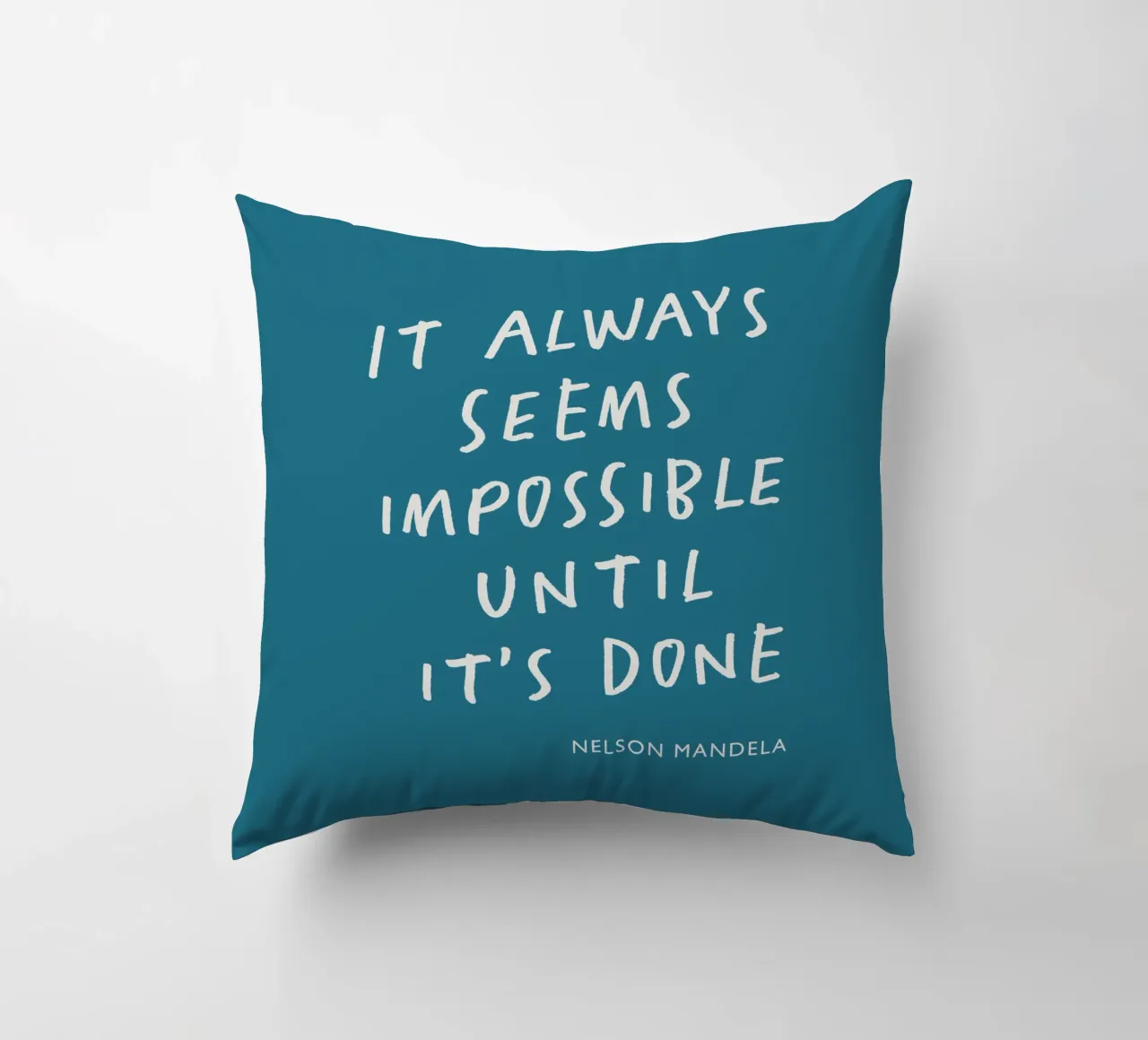 Cela semble toujours impossible jusqu'à ce que ce soit fait Typographie Imprimé coussin de THE MOTIVATED TYPE
