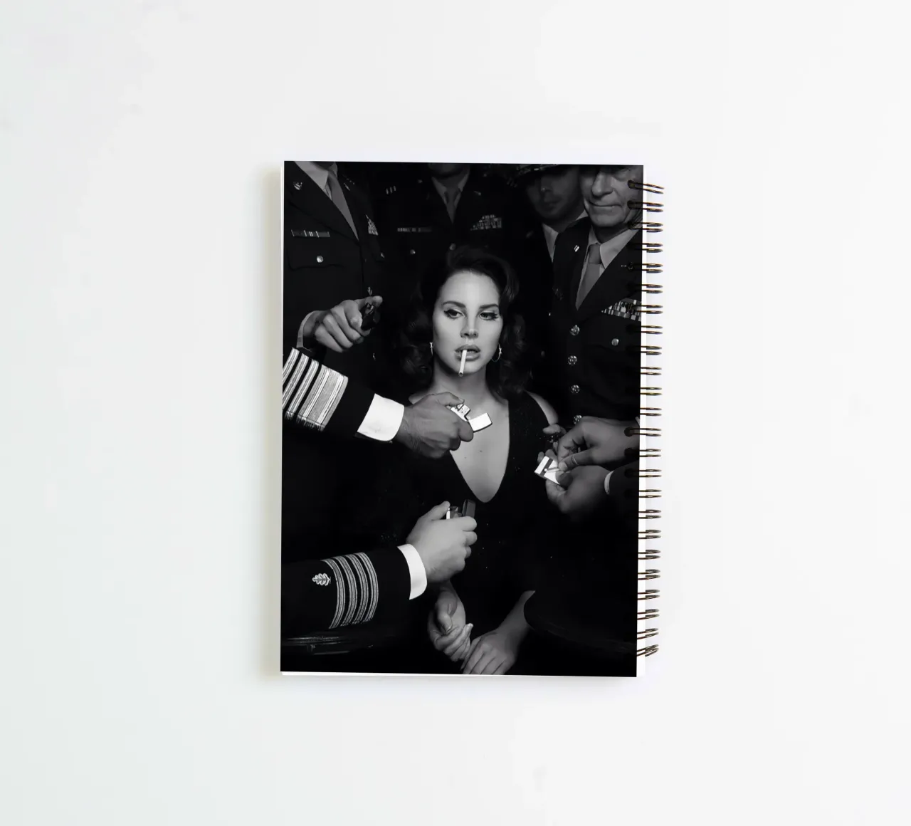 Las mujeres guapas fuman cuaderno de espiral de Lorraine Mooore