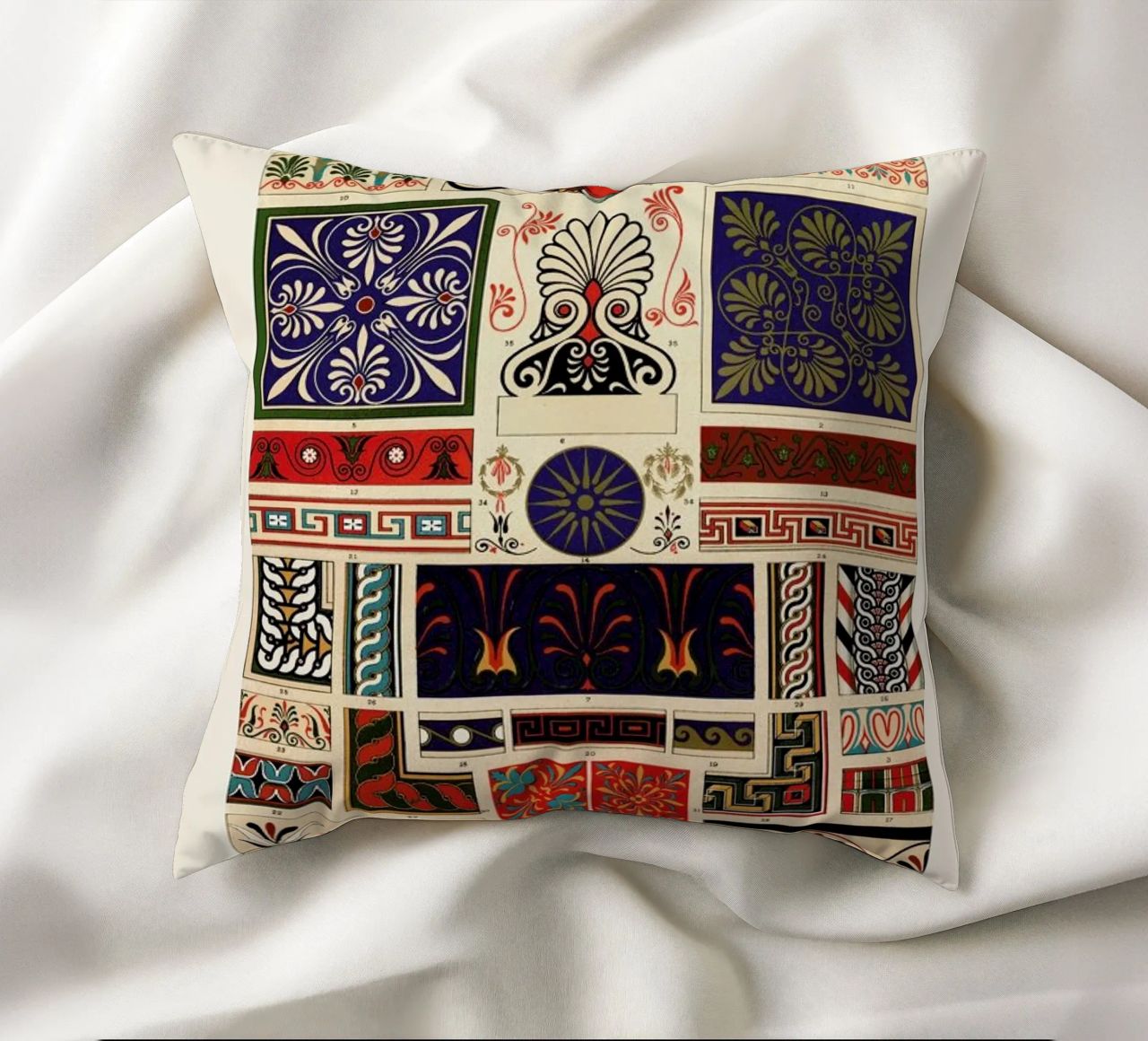 Racinet -  Greek Ornamental Pattern II coussin de Vintage by JUNIQE
