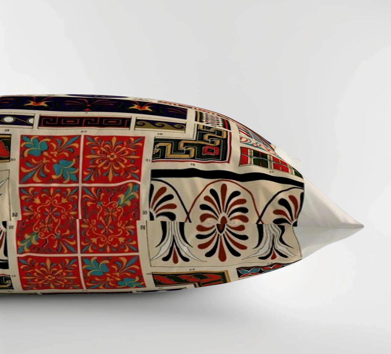 Racinet -  Greek Ornamental Pattern II coussin de Vintage by JUNIQE