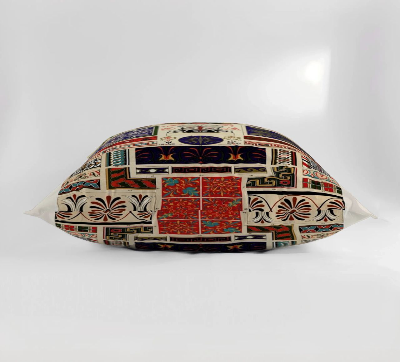 Racinet -  Greek Ornamental Pattern II coussin de Vintage by JUNIQE