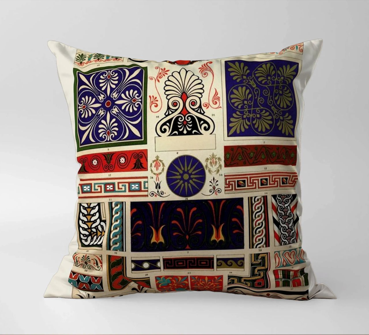 Racinet -  Greek Ornamental Pattern II coussin de Vintage by JUNIQE