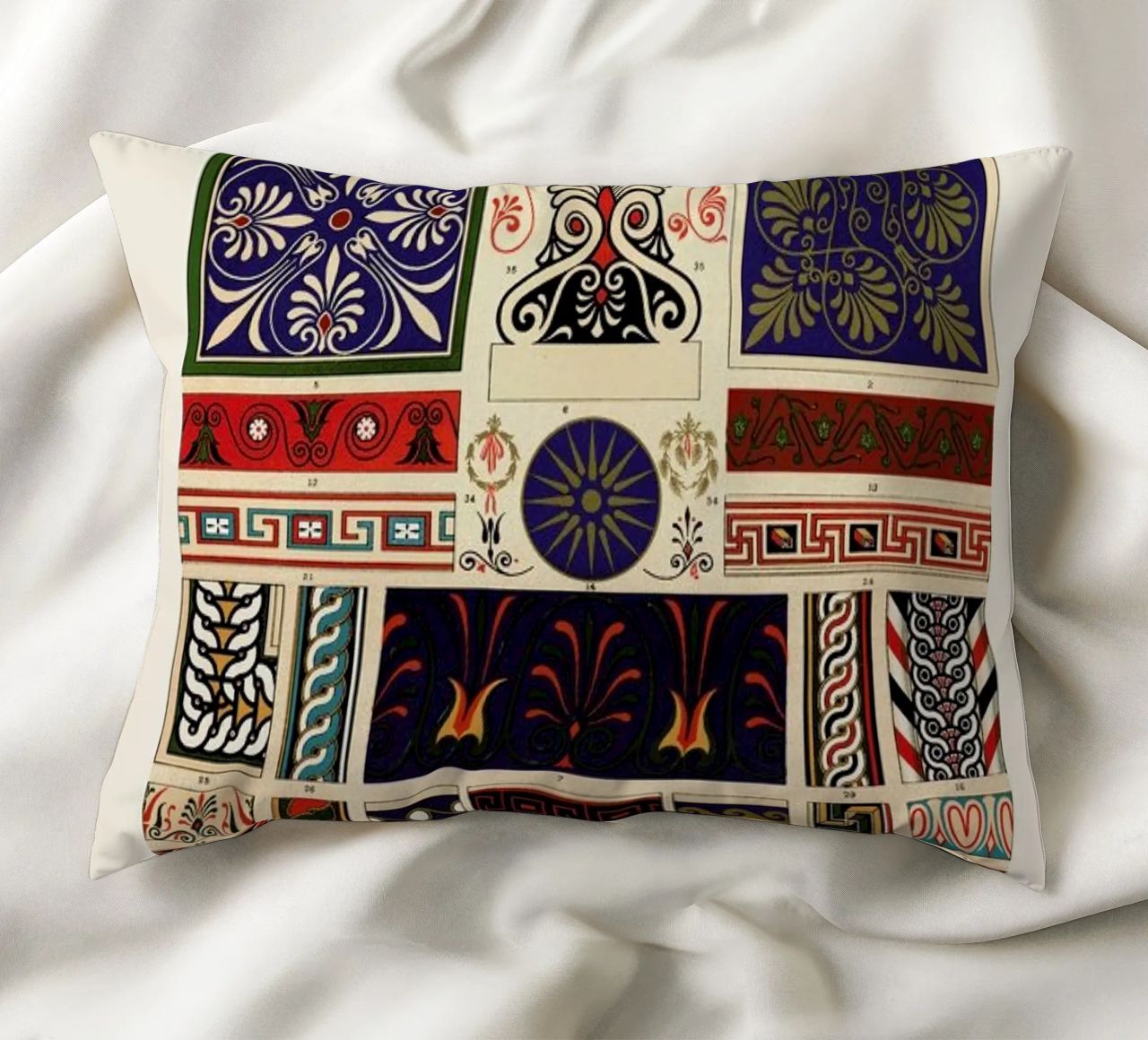 Racinet -  Greek Ornamental Pattern II coussin de Vintage by JUNIQE