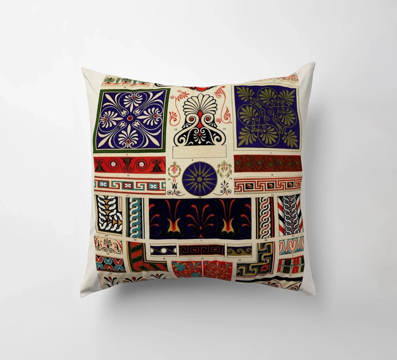 Racinet -  Greek Ornamental Pattern II coussin de Vintage by JUNIQE