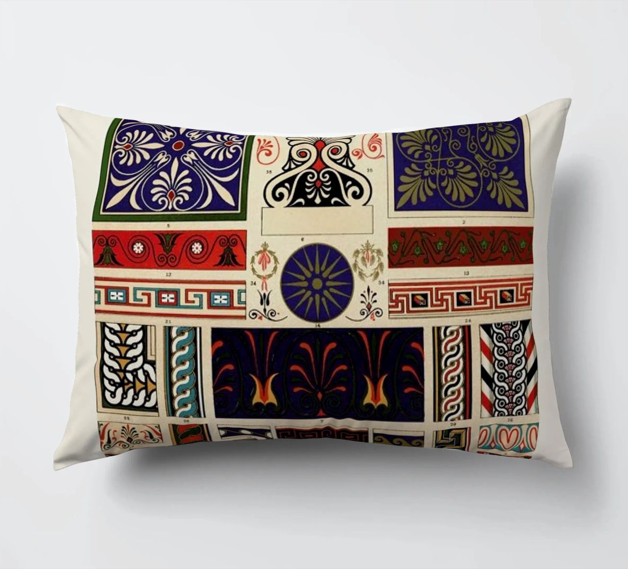Racinet -  Greek Ornamental Pattern II coussin de Vintage by JUNIQE