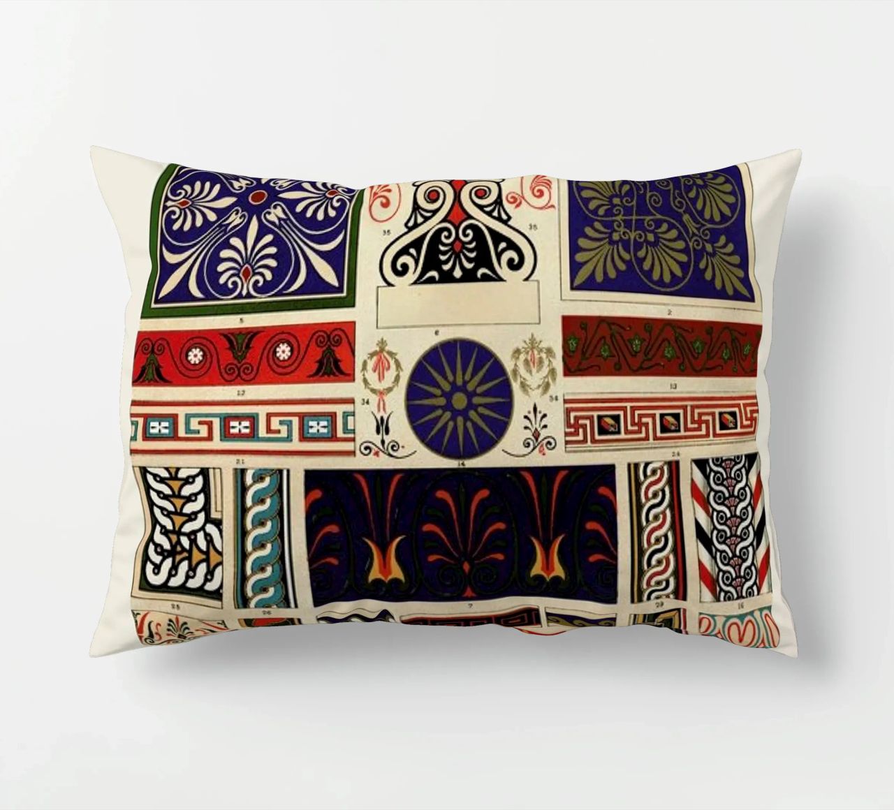 Racinet -  Greek Ornamental Pattern II coussin de Vintage by JUNIQE