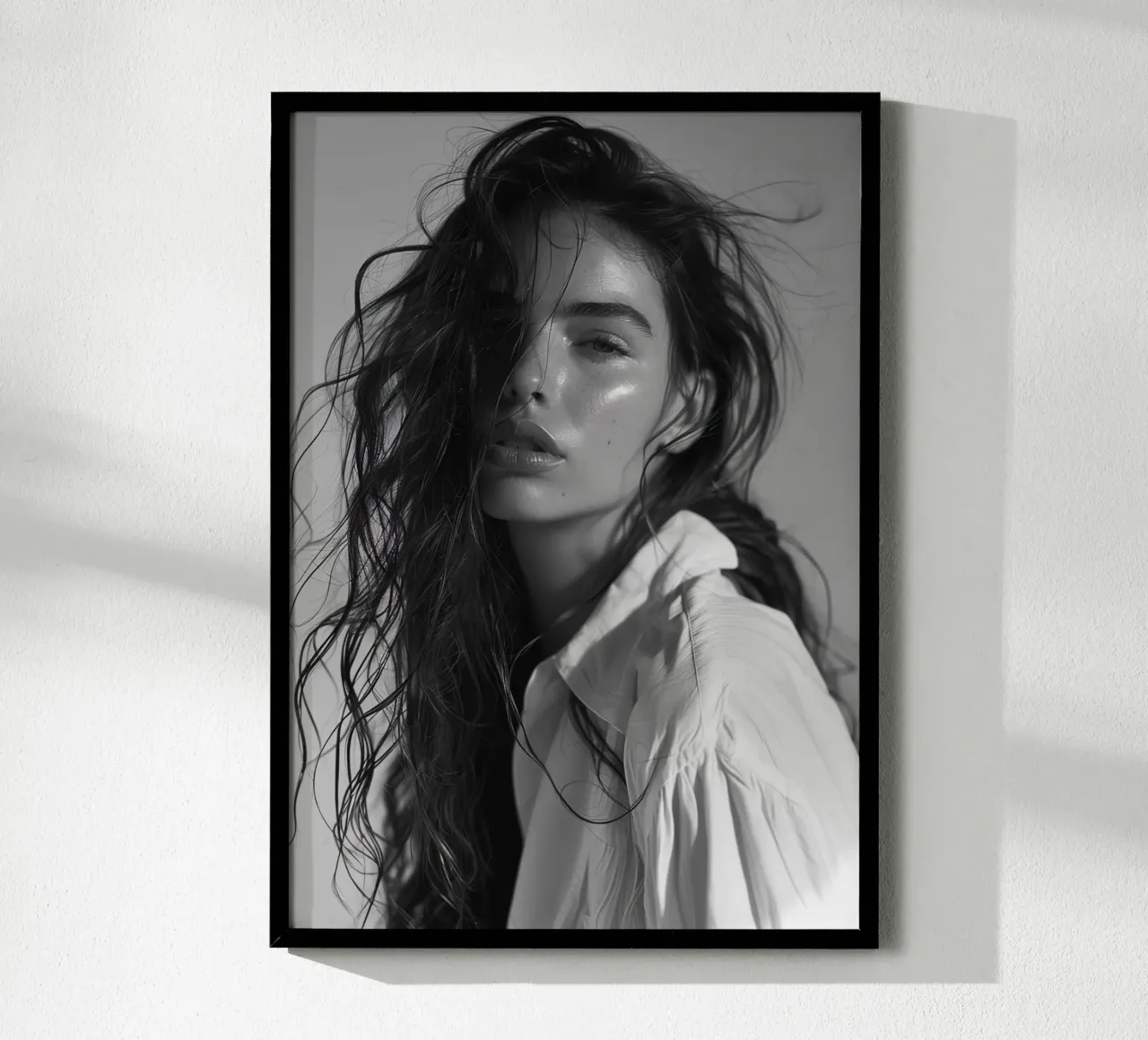 Ritratto di Emily poster con telaio in legno da Lorraine Mooore
