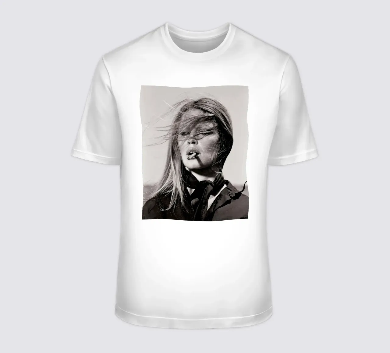 Sigaro in Spagna, 1971 t-shirt da Lorraine Mooore