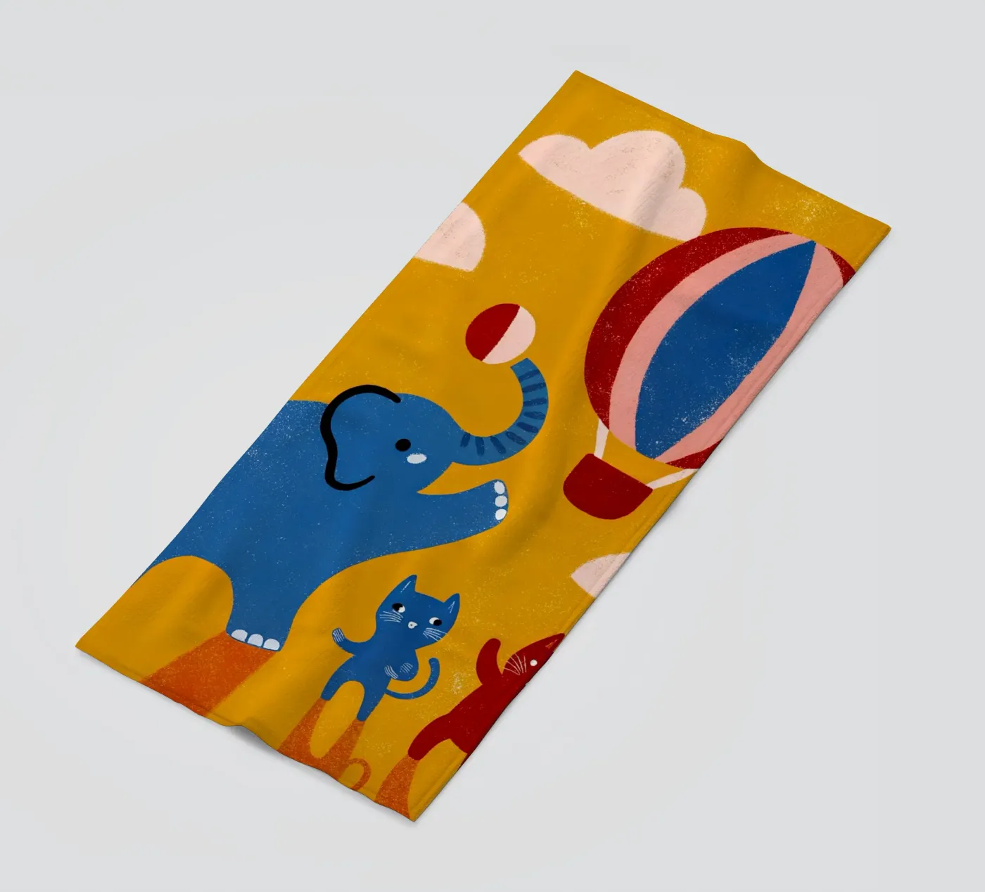 Elefante e gatto telo mare da THE LATEST SHOP