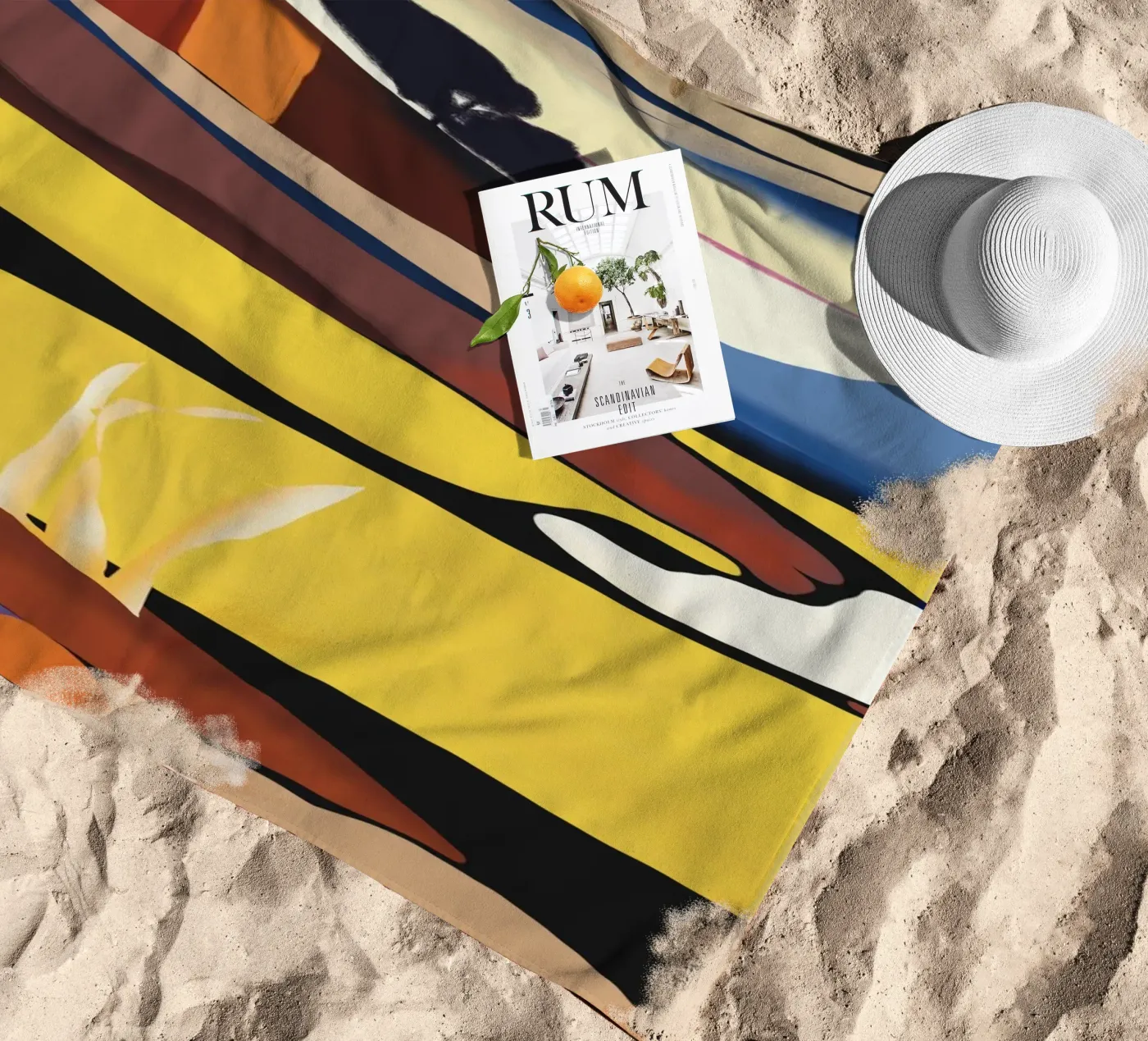 Donkere wolken naderen strandhanddoek van Little Dean