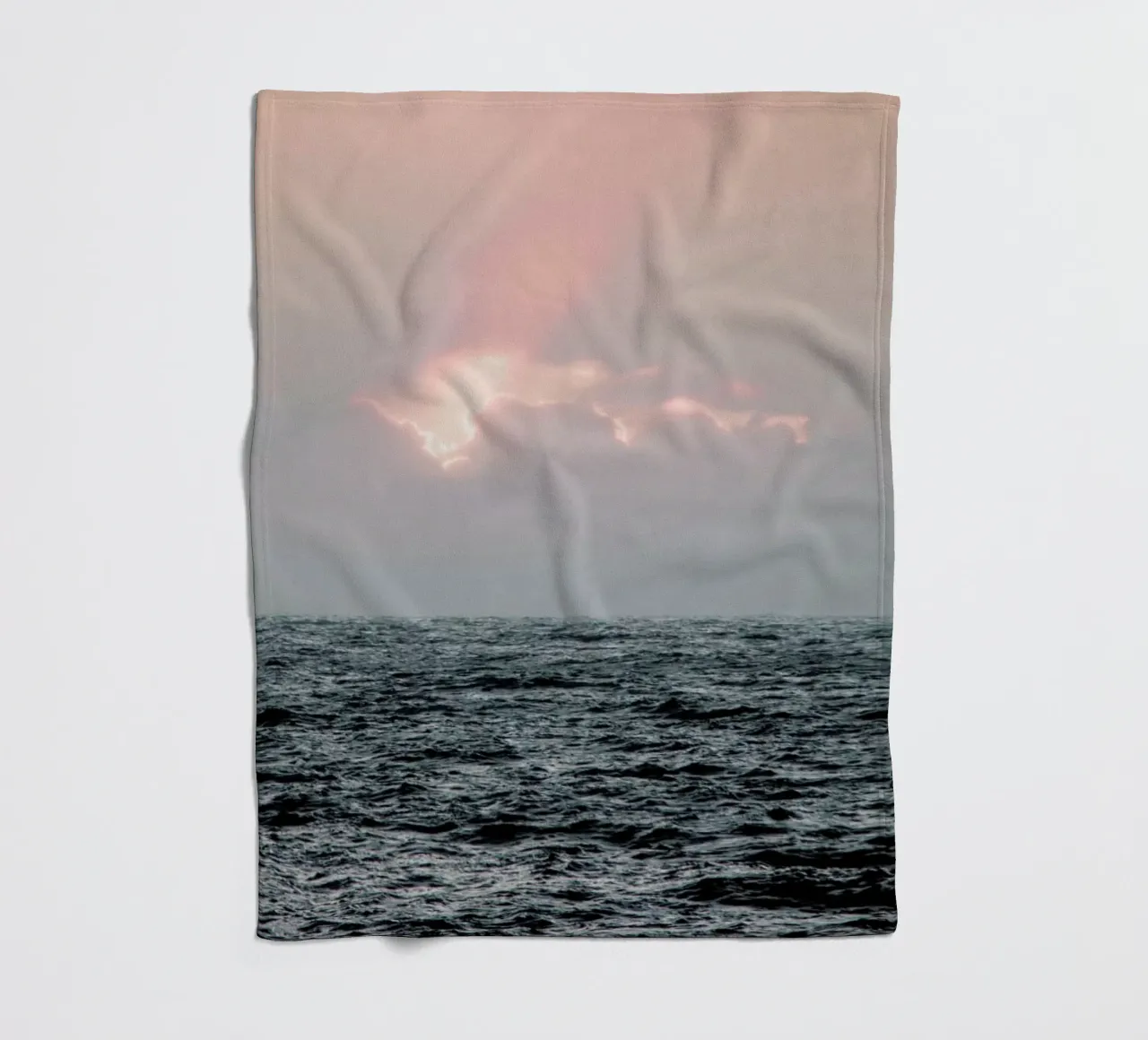 Tramonto sull'oceano coperta in pile da Ingrid Beddoes