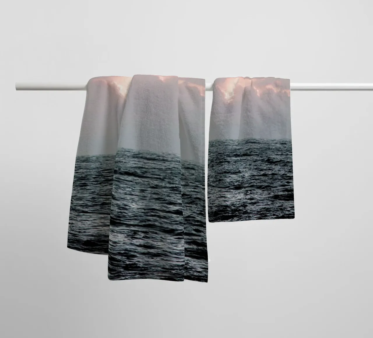 Tramonto sull'oceano asciugamano da bagno da Ingrid Beddoes