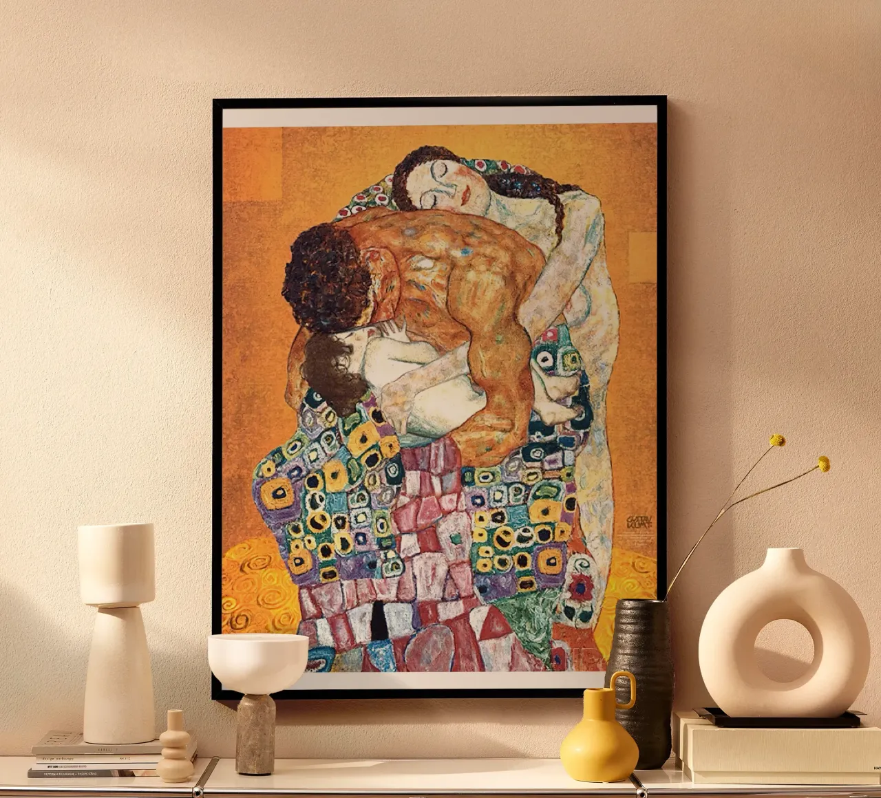 Abbraccio di famiglia Gustav Klimt poster con telaio in alluminio da DuncanBennett shop