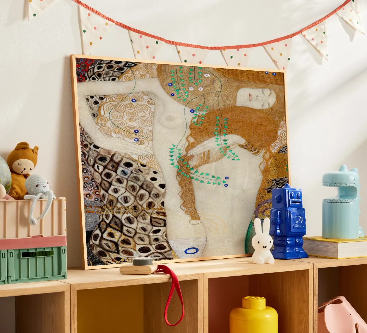 Serpenti d'acqua in Gustav Klimt poster con telaio in legno da DuncanBennett shop