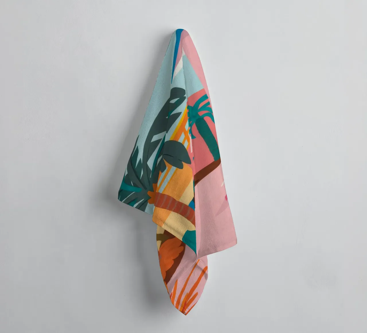 Sonnenuntergangspromenade Handtuch von Lumi Eyes